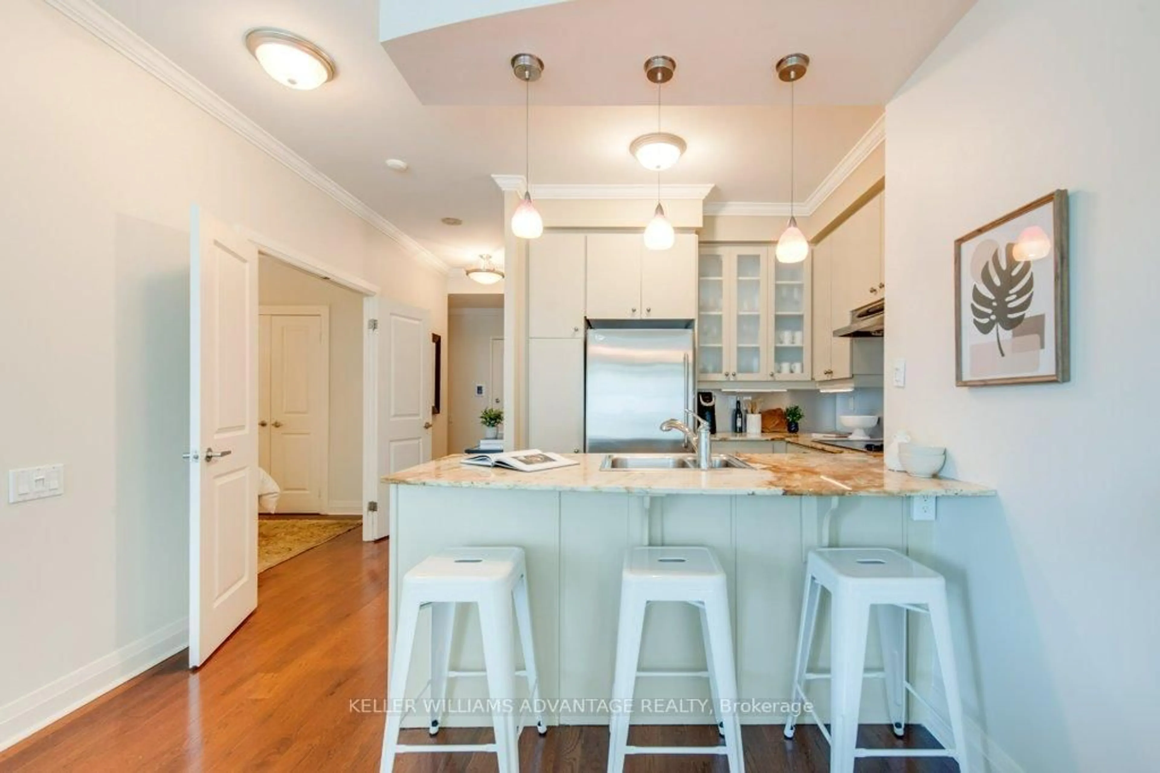 Open concept kitchen, unknown for 20 Scrivener Sq #802, Toronto Ontario M4W 3X9