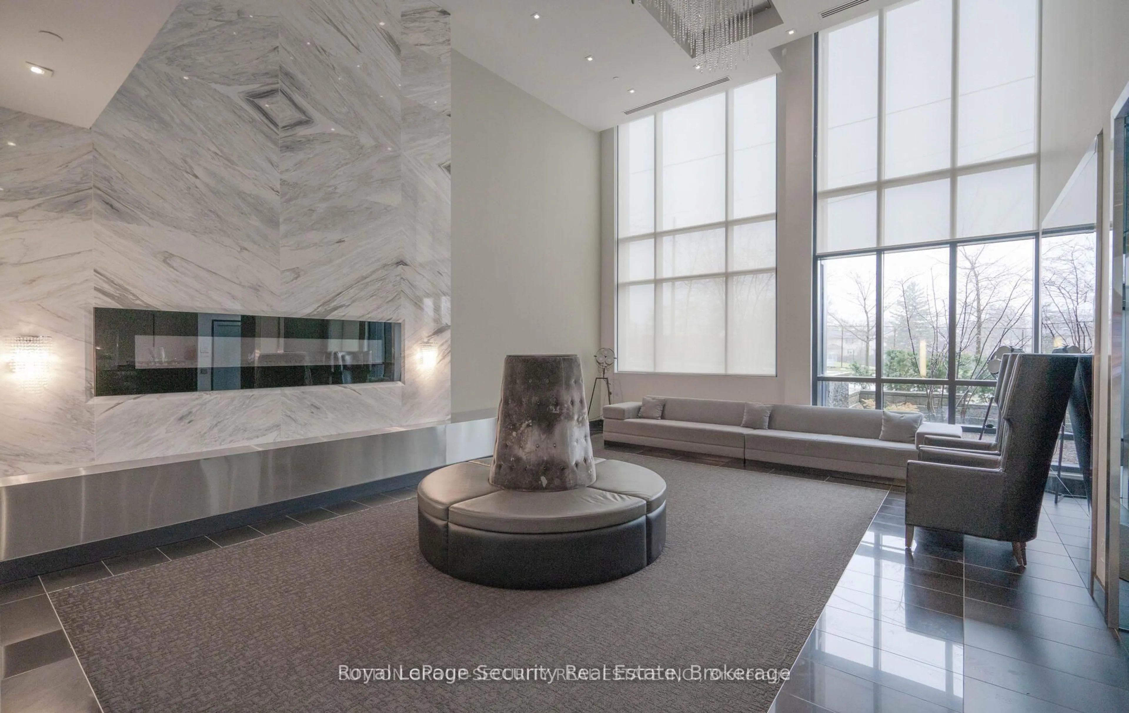 Indoor foyer for 399 Spring Garden Ave #328, Toronto Ontario M2N 3H6