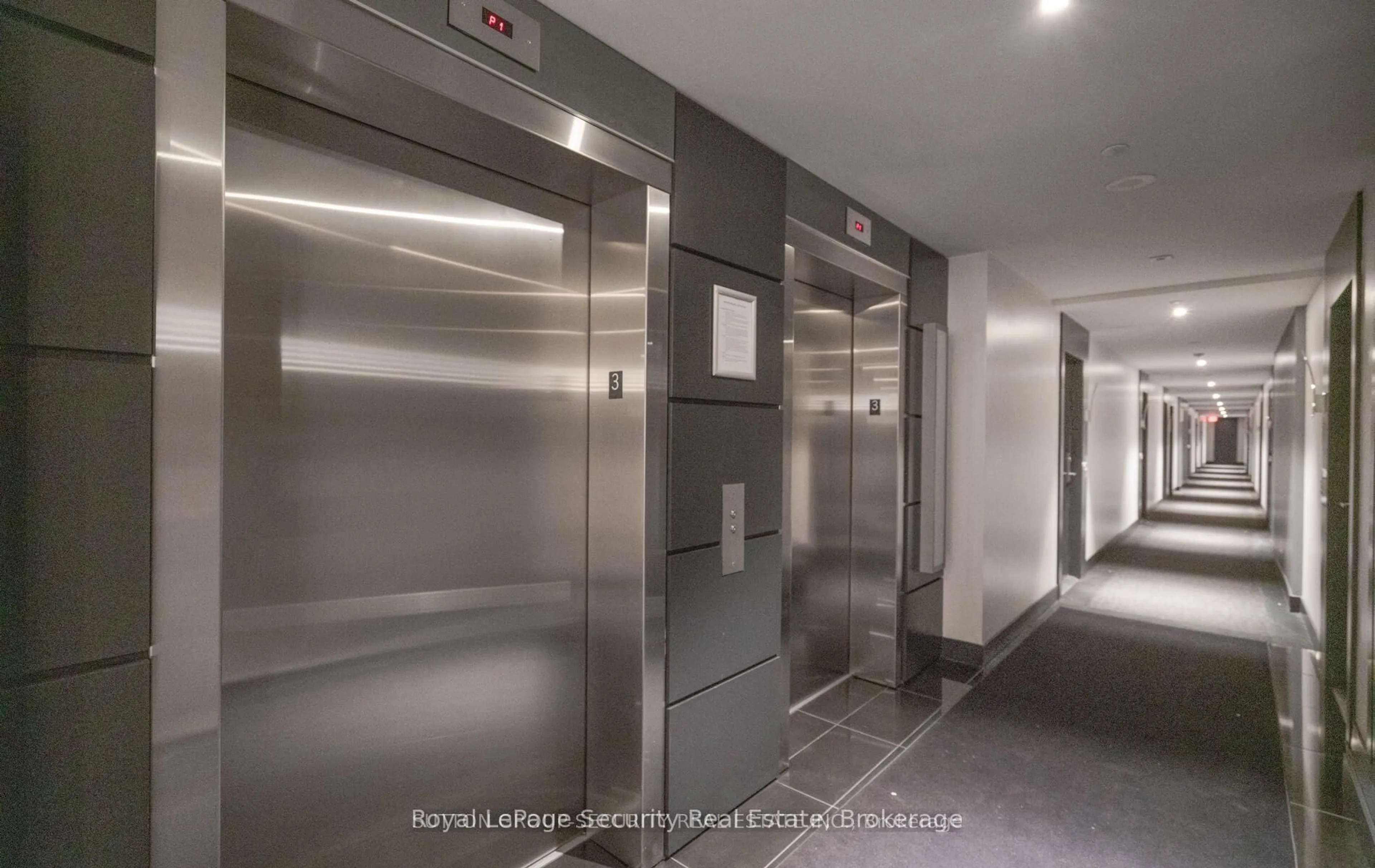 Indoor foyer for 399 Spring Garden Ave #328, Toronto Ontario M2N 3H6
