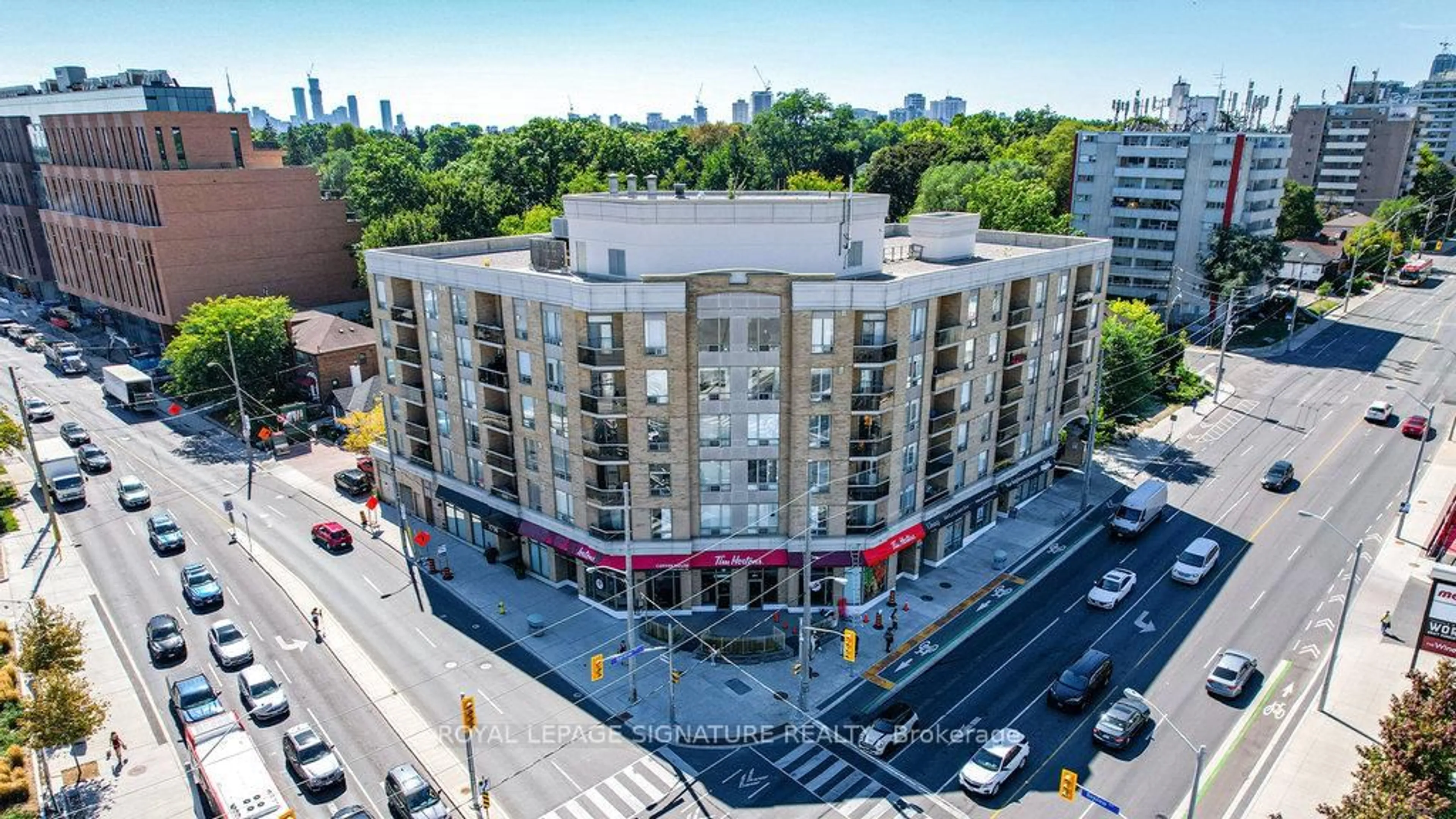 A pic from outside/outdoor area/front of a property/back of a property/a pic from drone, city buildings view from balcony for 1750 Bayview Ave #309, Toronto Ontario M4G 4H6