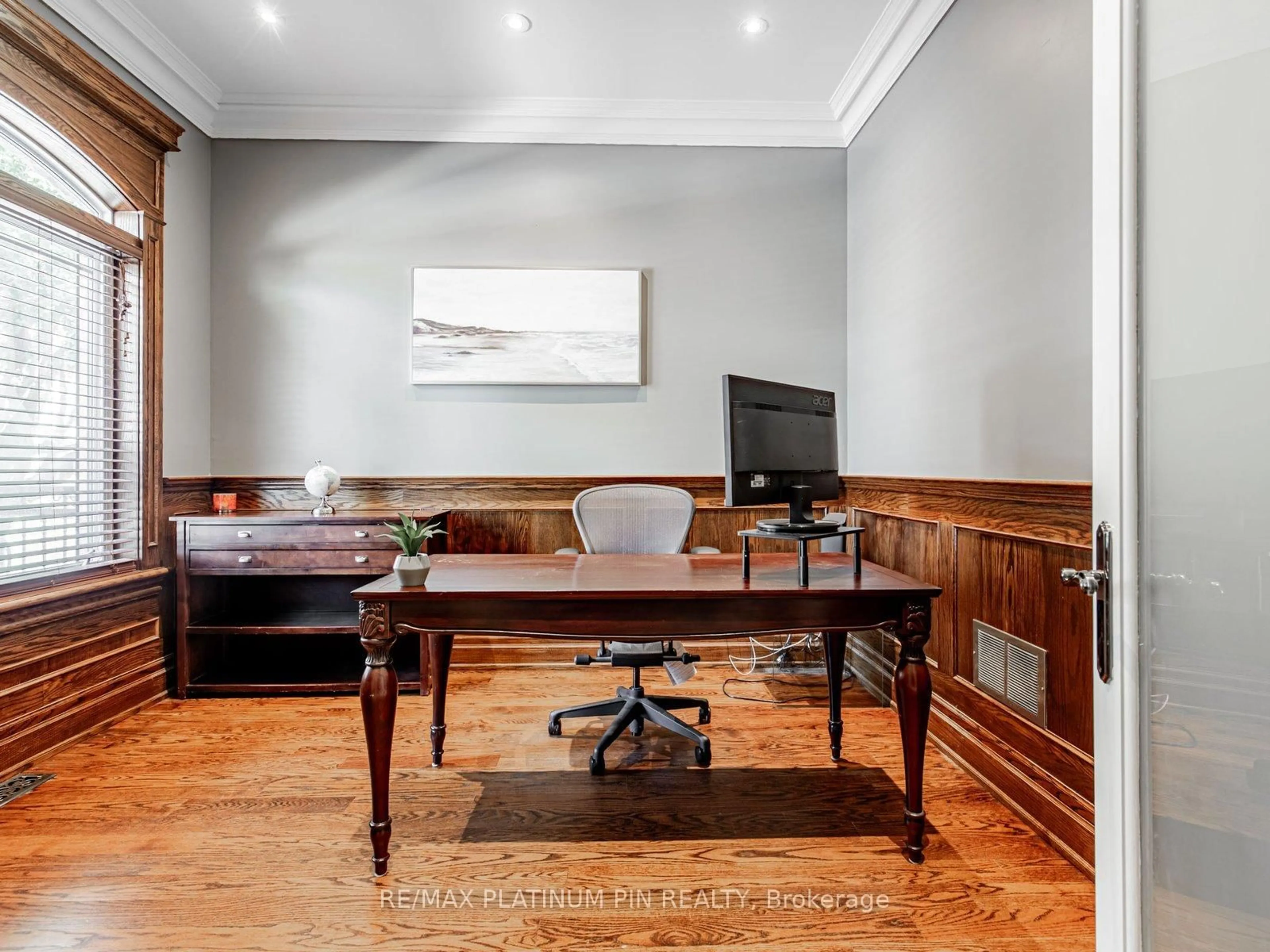 A pic of a room for 199 Florence Ave, Toronto Ontario M2N 1G5
