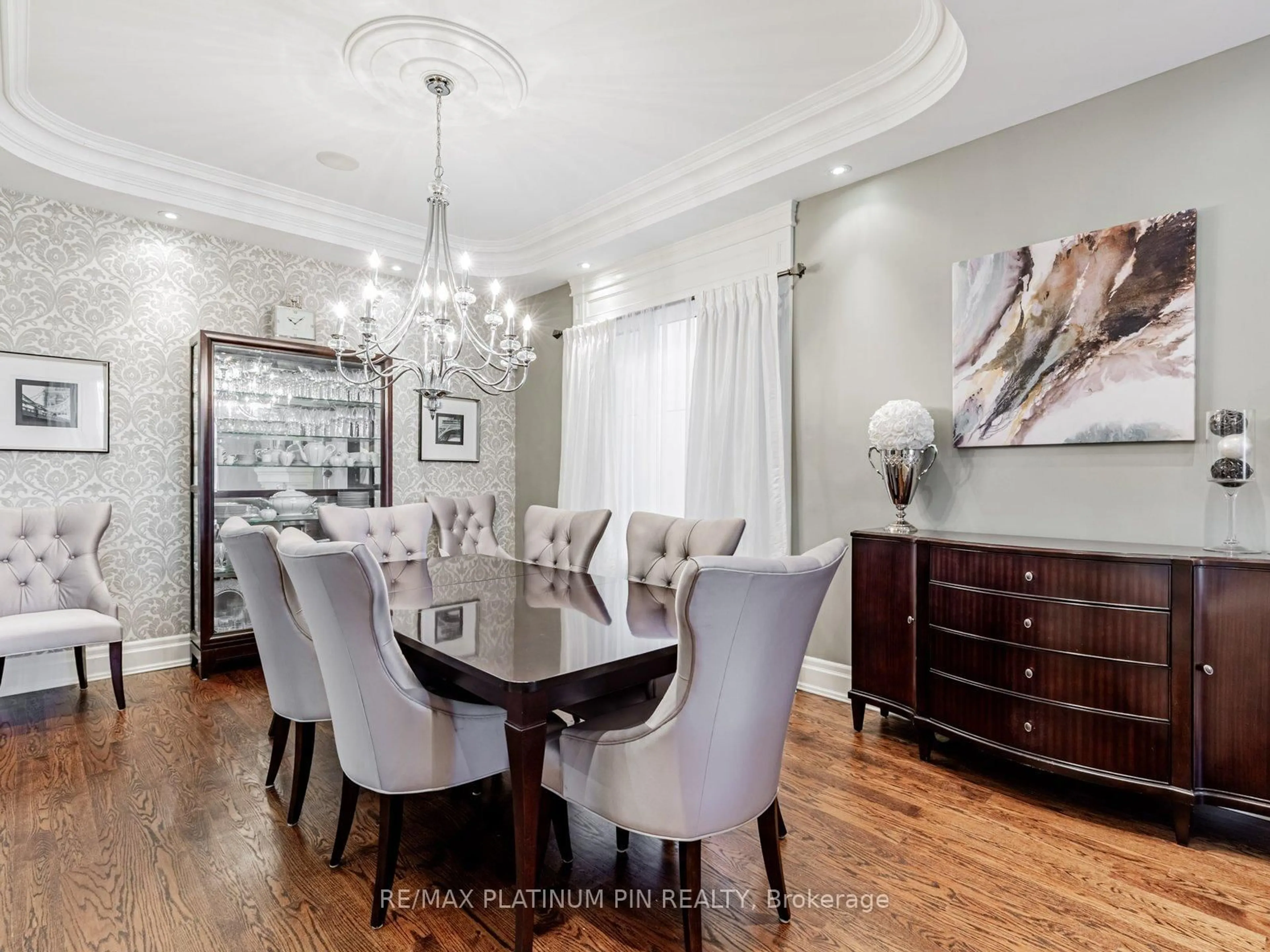 Dining room, wood/laminate floor for 199 Florence Ave, Toronto Ontario M2N 1G5