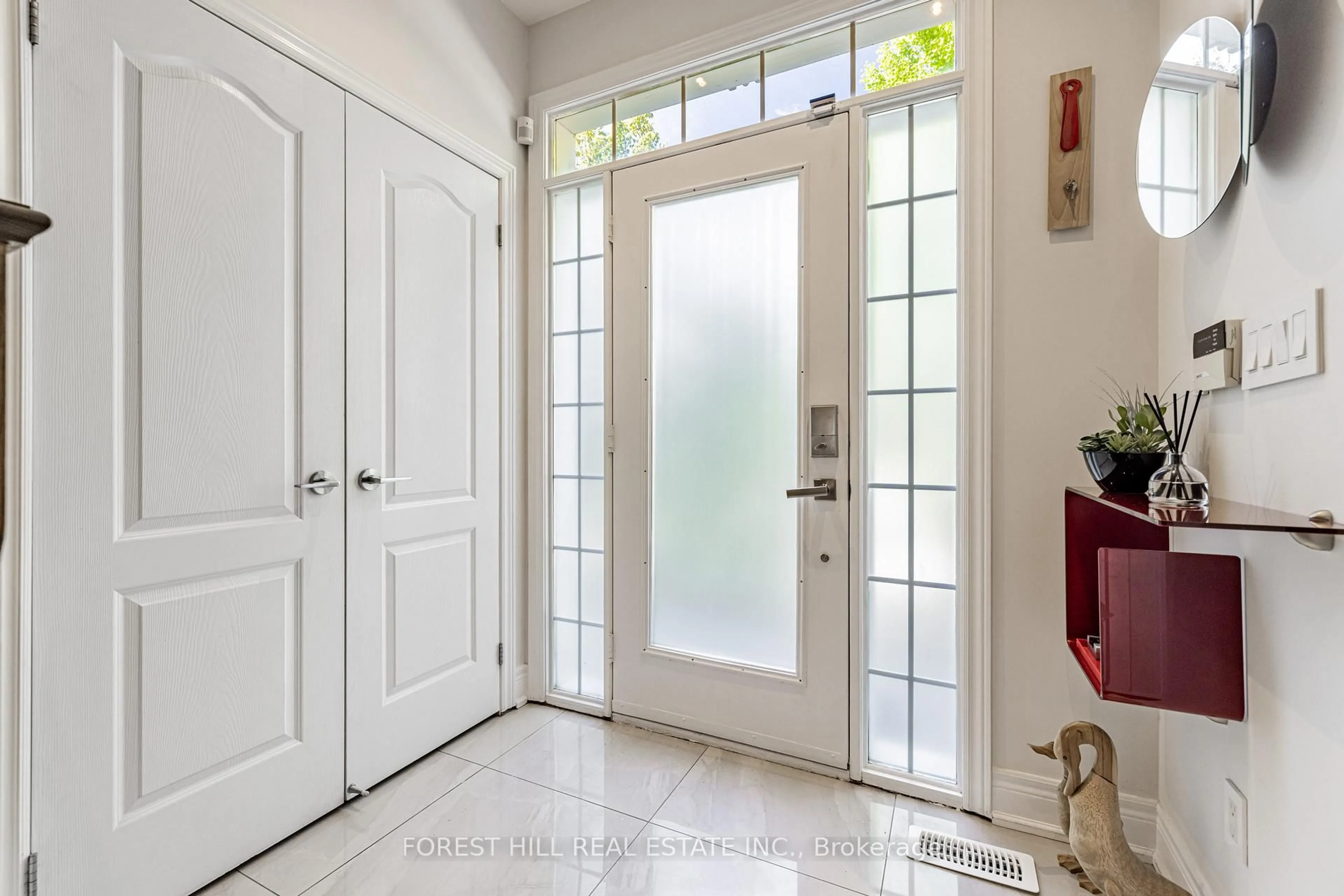 Indoor entryway for 7 Granlea Rd, Toronto Ontario M2N 2Z4