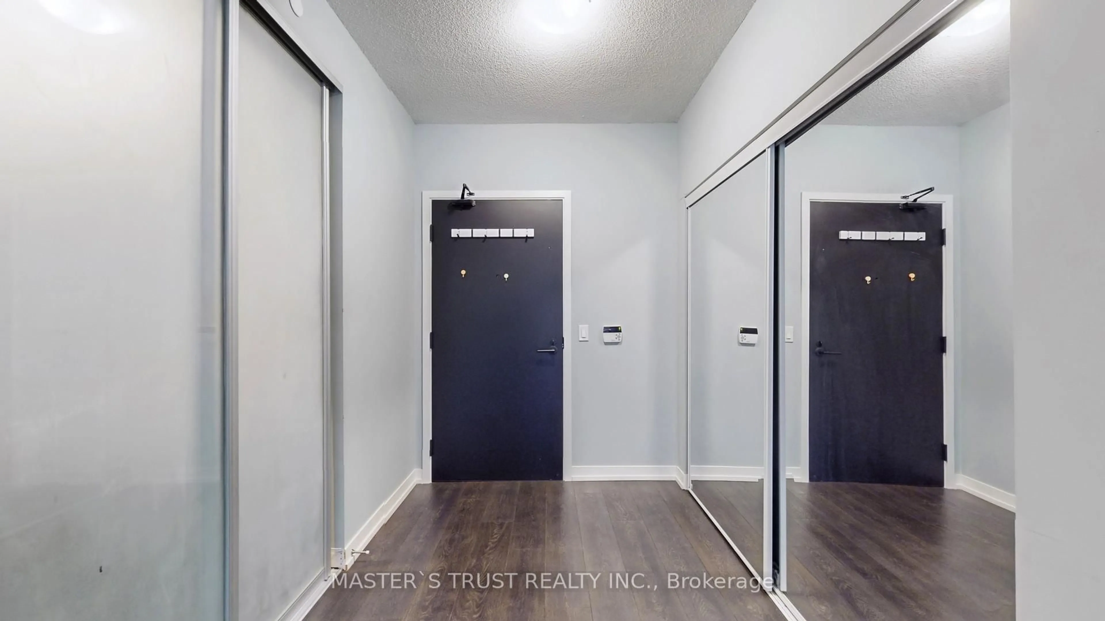 Indoor entryway for 60 shuter St #218, Toronto Ontario M5B 1A8