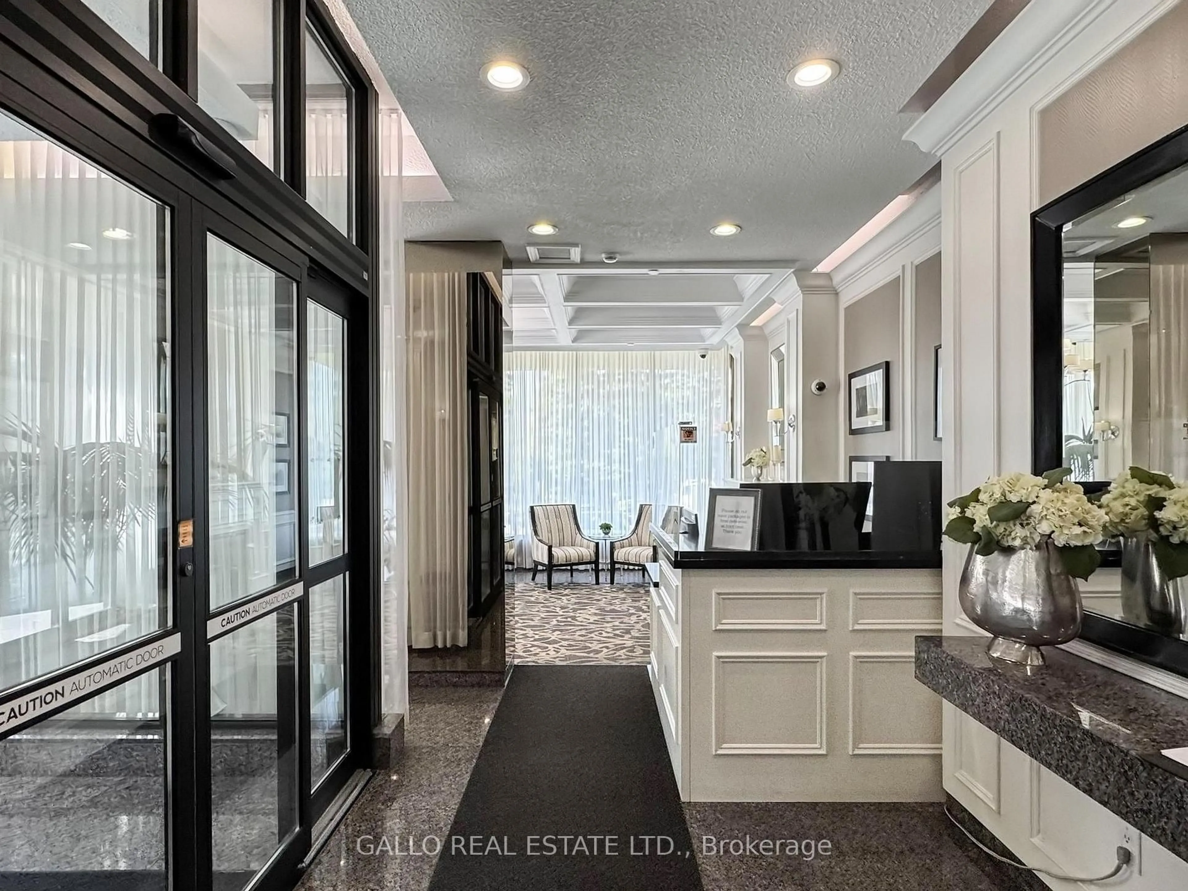 Open concept kitchen, ceramic/tile floor for 75 Graydon Hall Dr #404, Toronto Ontario M3A 3M5