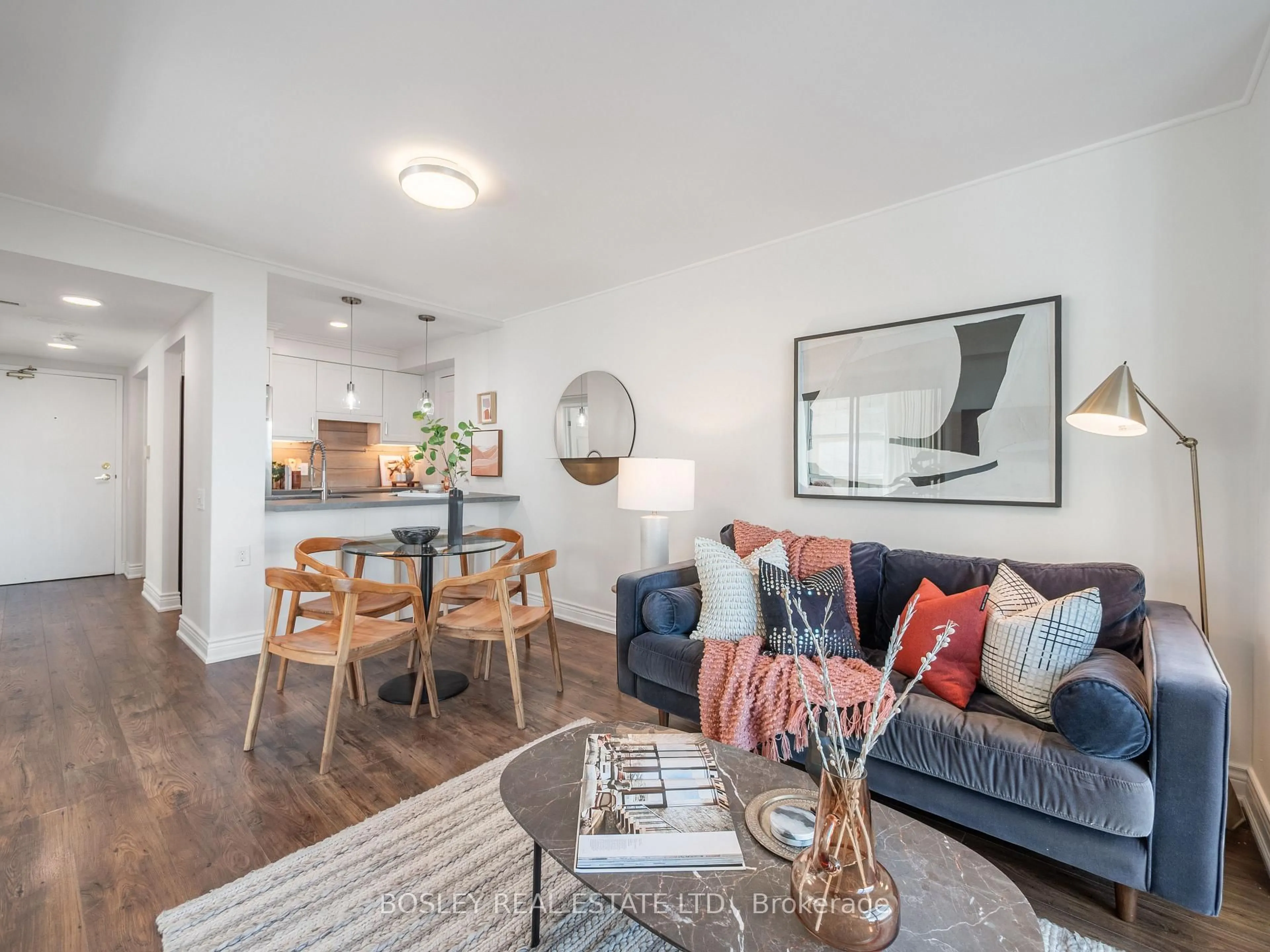 Living room with furniture, unknown for 409 Bloor St #903, Toronto Ontario M4W 3T2