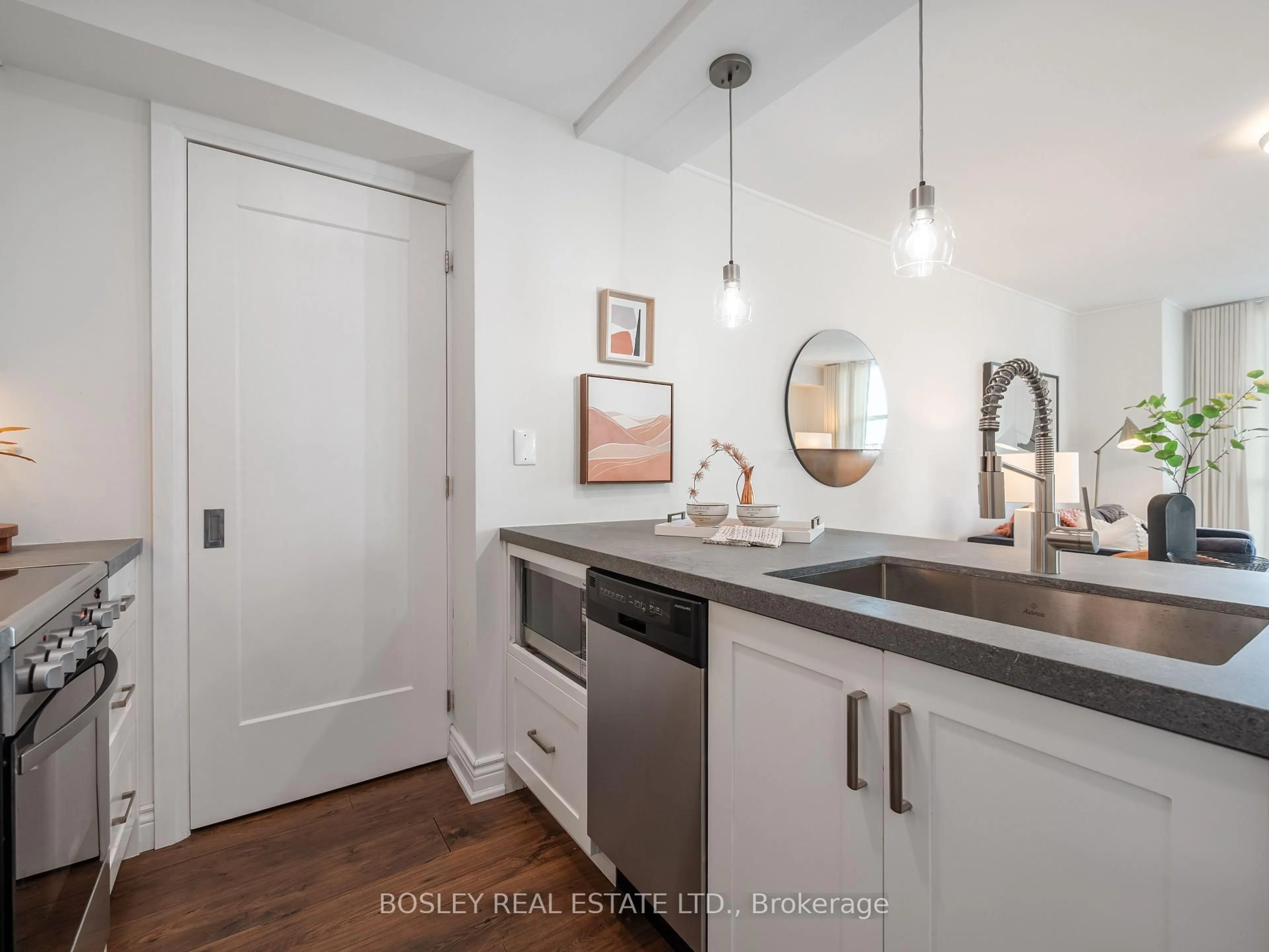 Open concept kitchen, unknown for 409 Bloor St #903, Toronto Ontario M4W 3T2