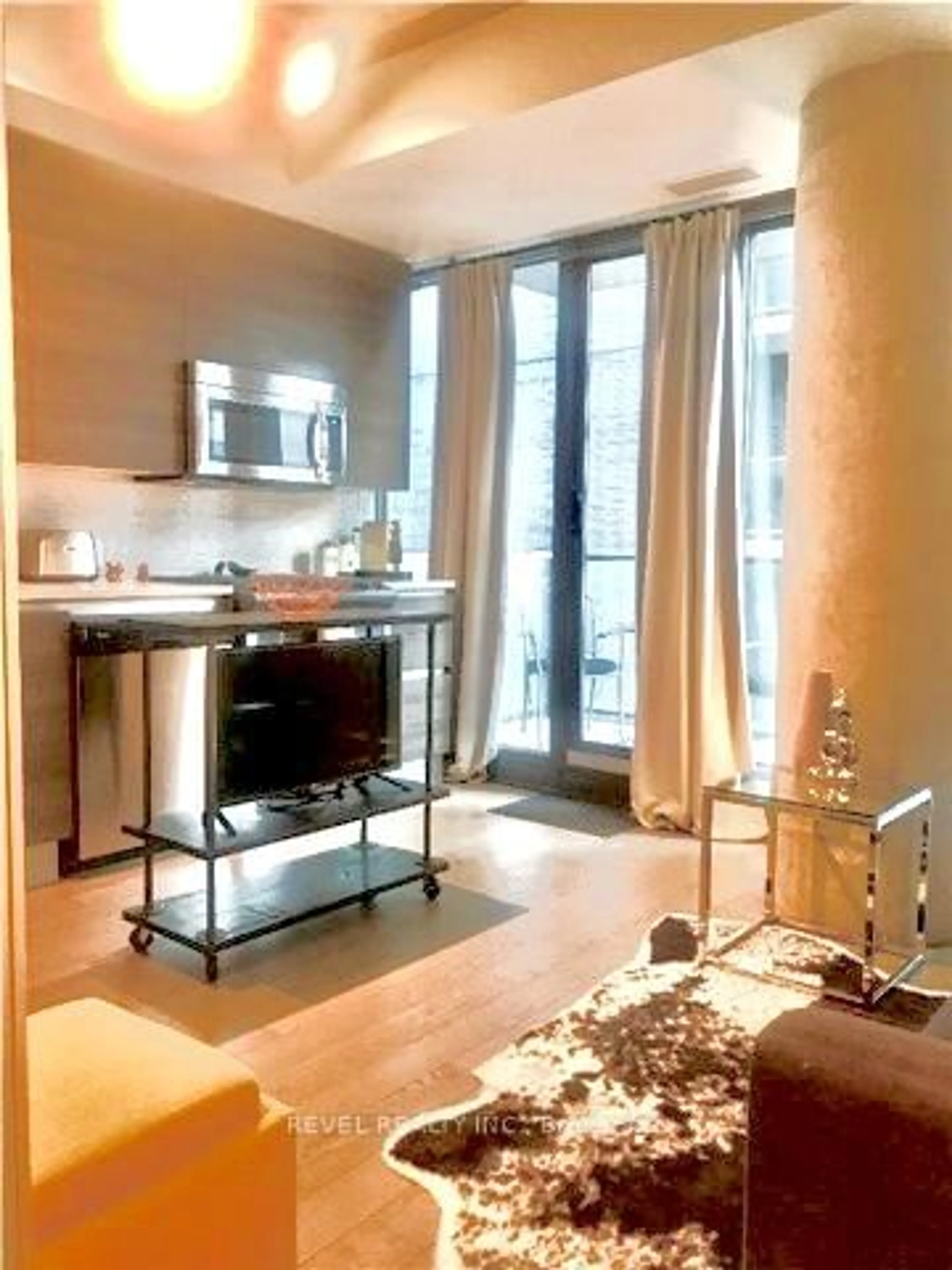 Unknown for 111 Bathurst St #1501, Toronto Ontario M5V 0M9