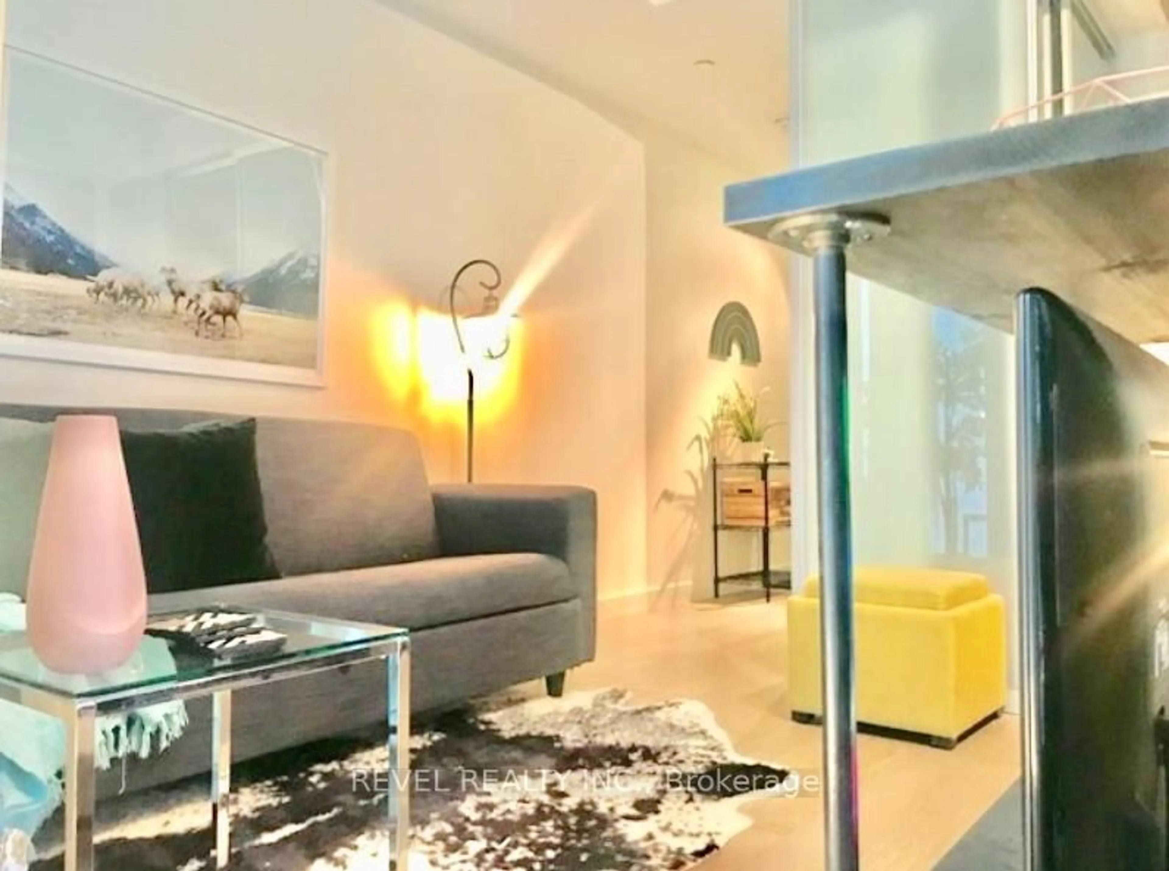 Living room with furniture, unknown for 111 Bathurst St #1501, Toronto Ontario M5V 0M9