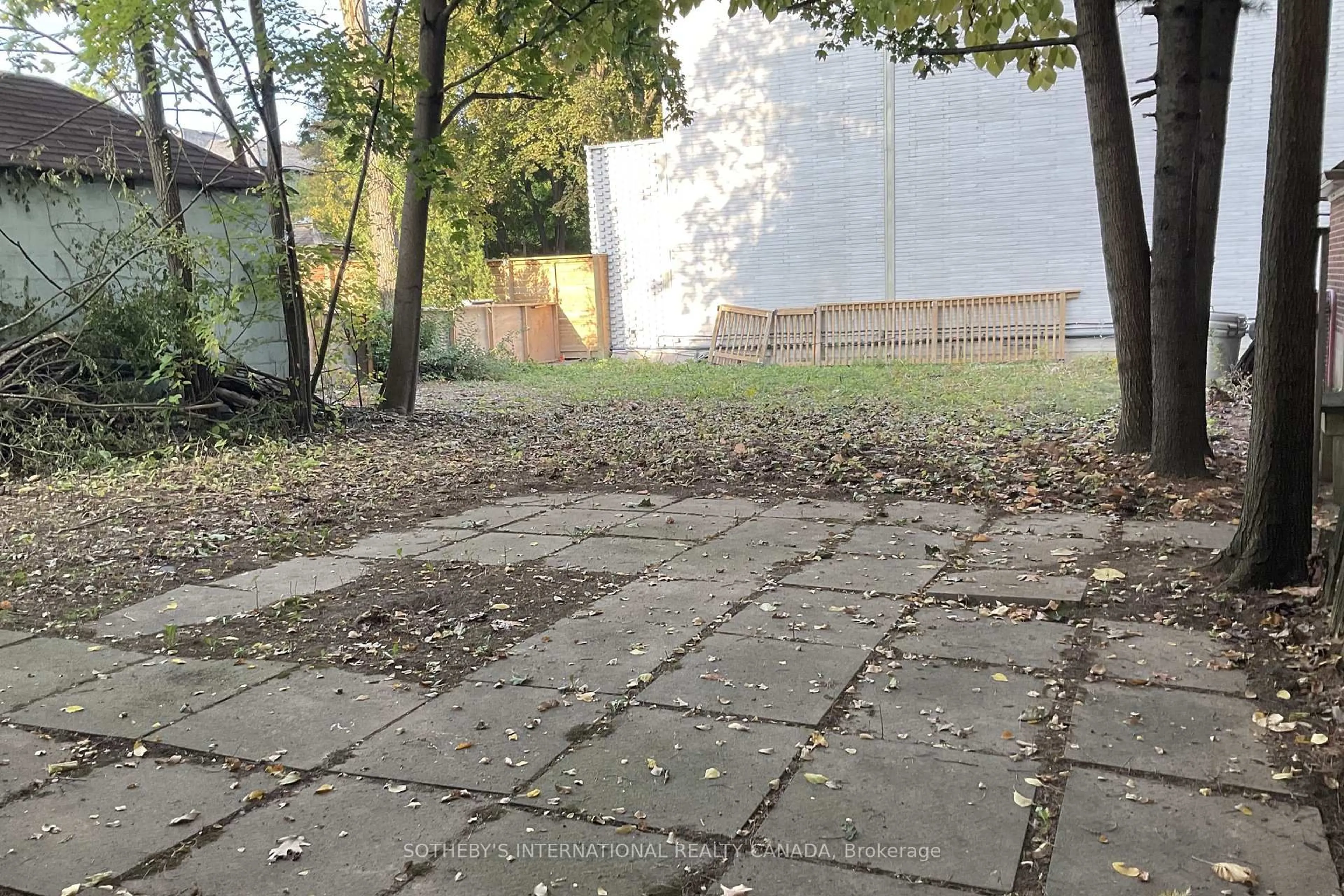 Patio, street for 153 Glen Cedar Rd, Toronto Ontario M6C 3G6