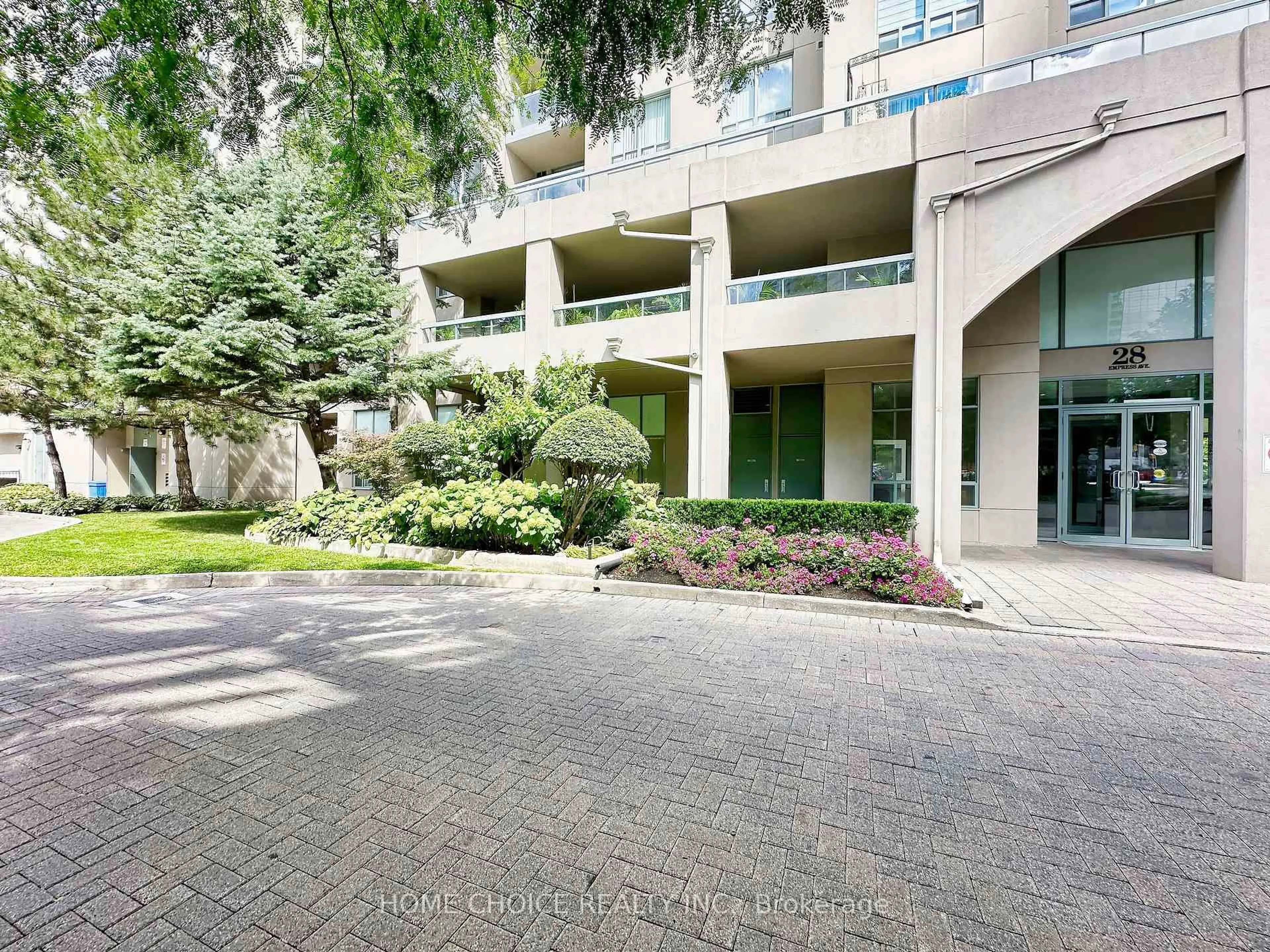 Indoor foyer for 28 Empress Ave #215, Toronto Ontario M2N 6Z7