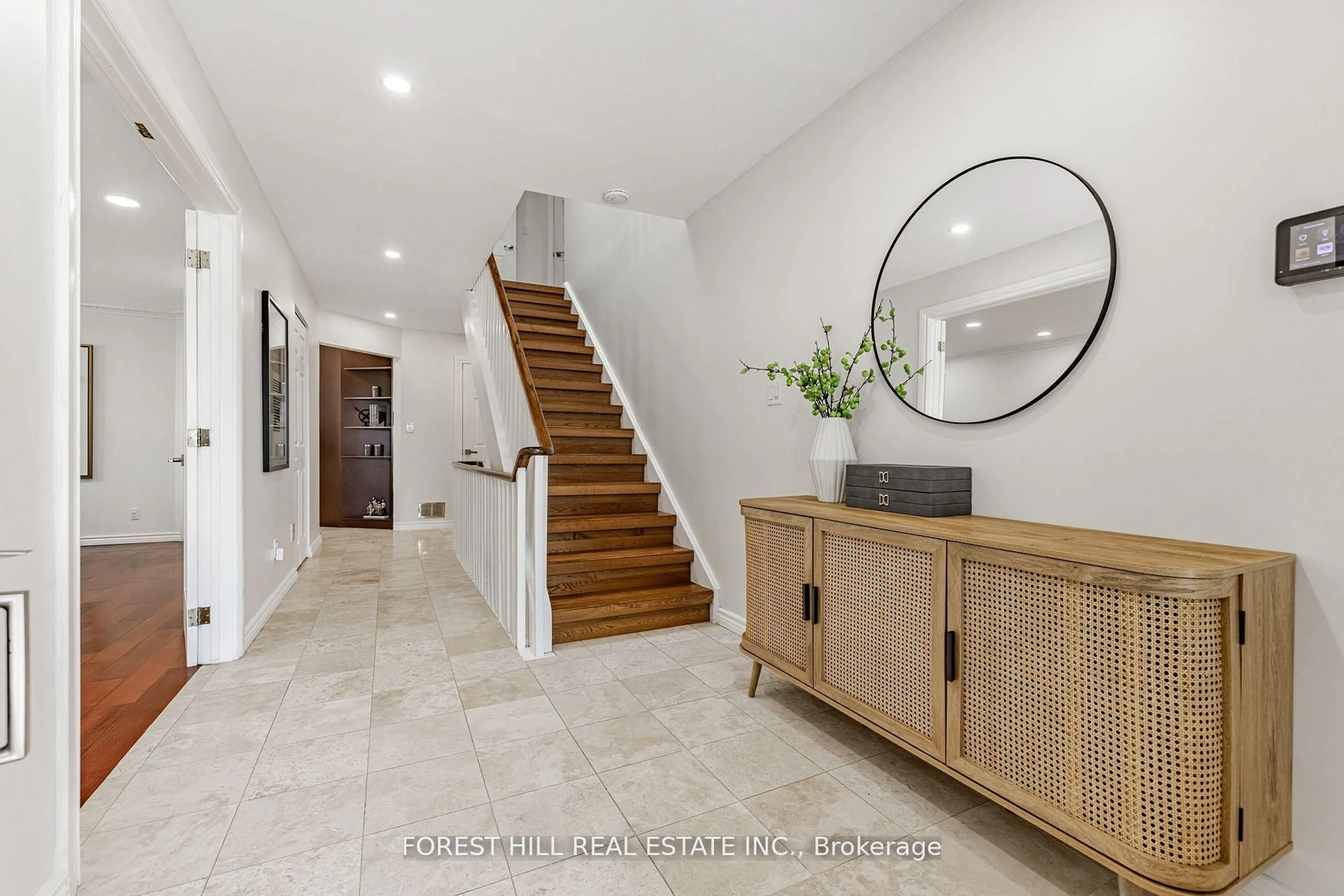 Indoor entryway for 241 Shaughnessy Blvd, Toronto Ontario M2J 1K5