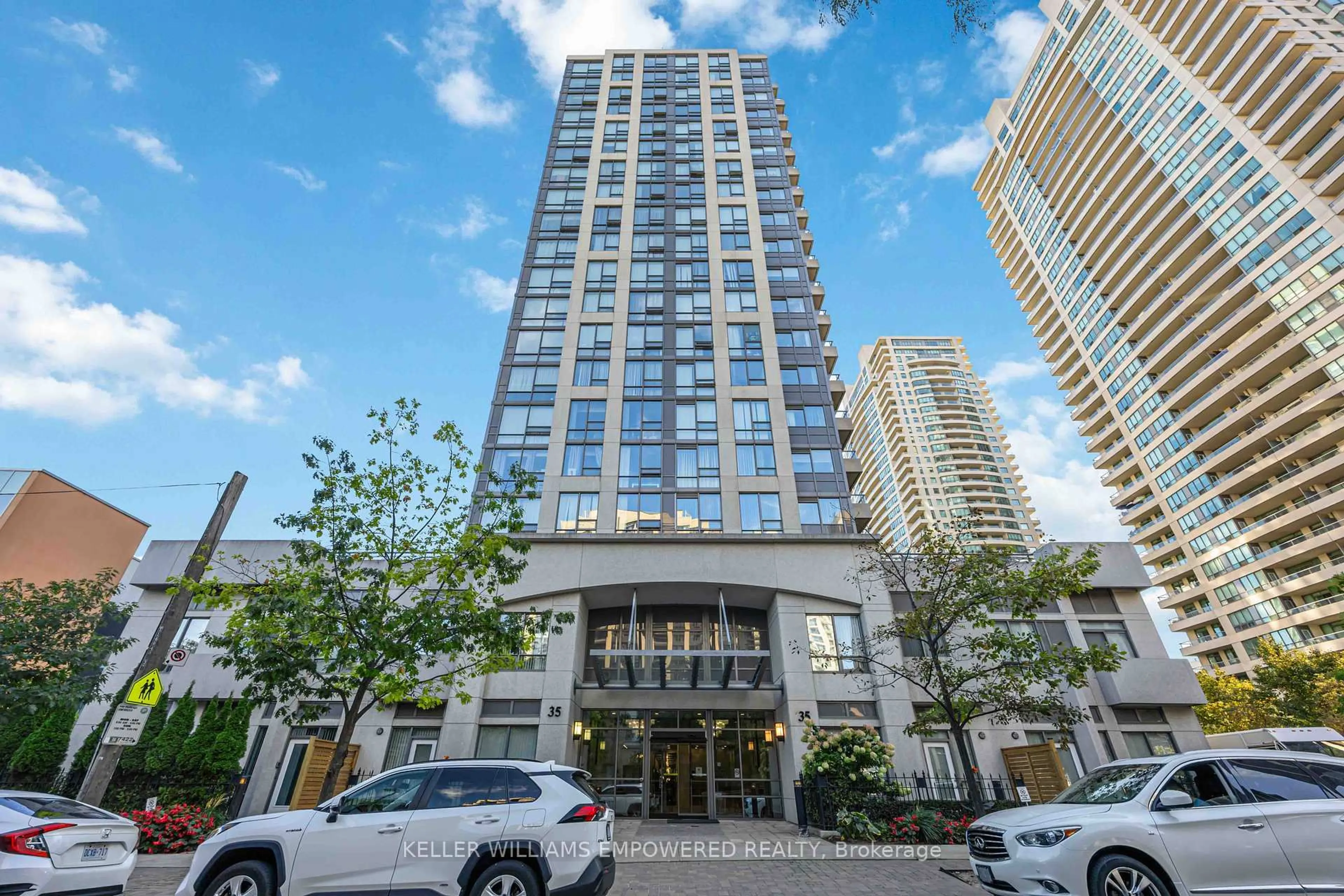 Patio, building for 35 Hollywood Ave #1123, Toronto Ontario M2N 0A9