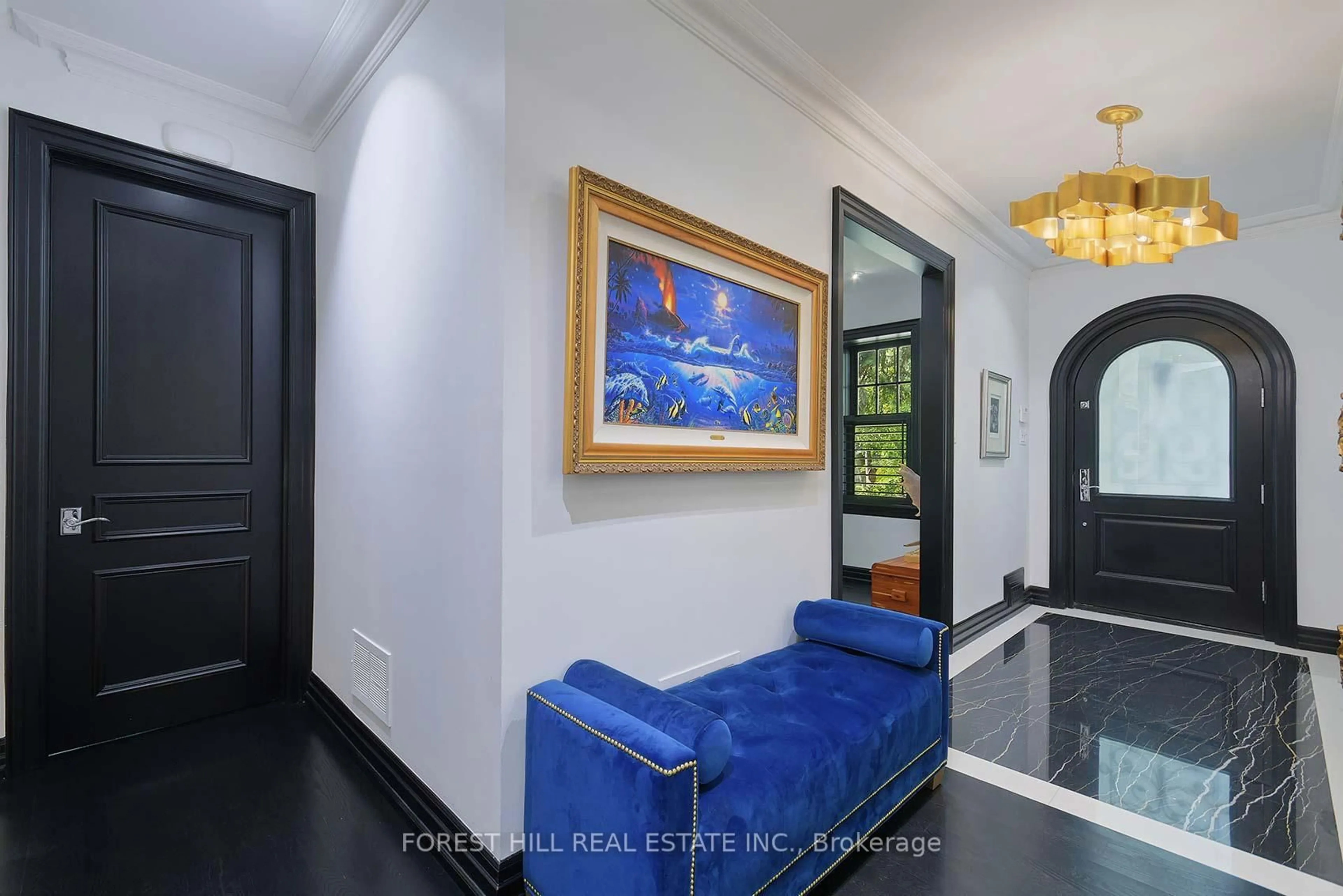 Indoor foyer for 16 Forest Ridge Dr, Toronto Ontario M6B 1H1