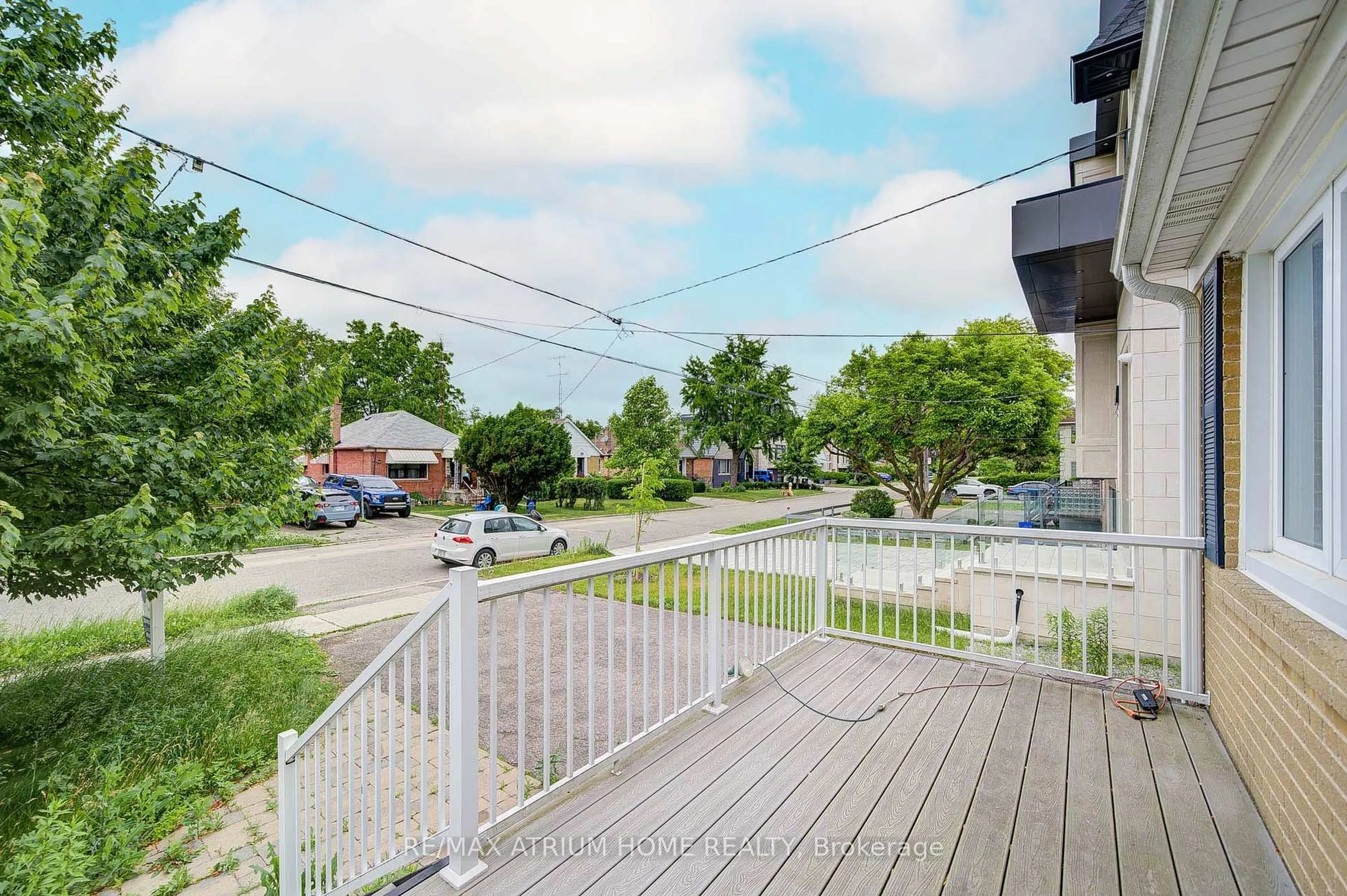Patio, street for 293 Poyntz Ave, Toronto Ontario M2N 1J8