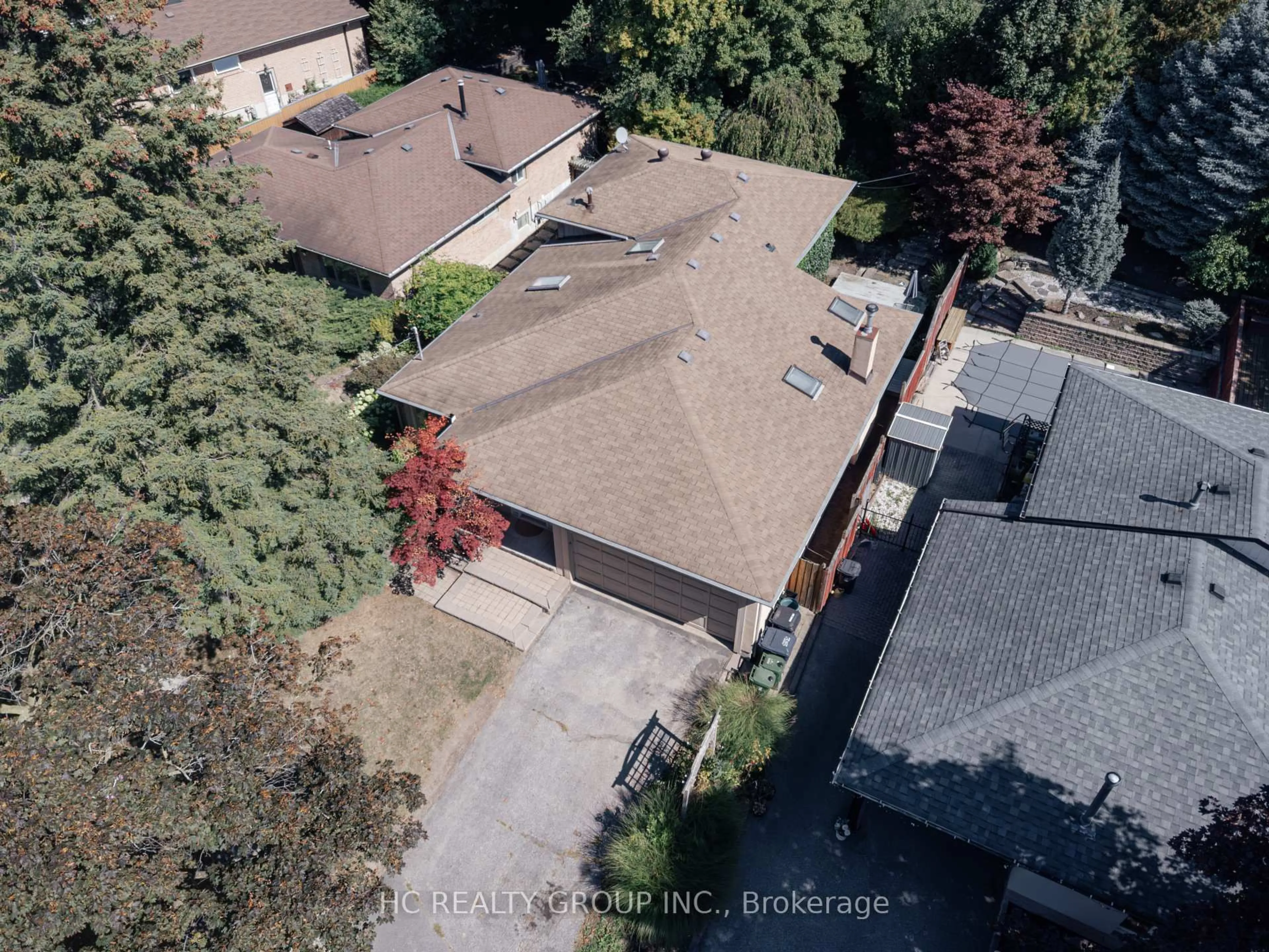 A pic from outside/outdoor area/front of a property/back of a property/a pic from drone, street for 39 Dallington Dr, Toronto Ontario M2J 2G4