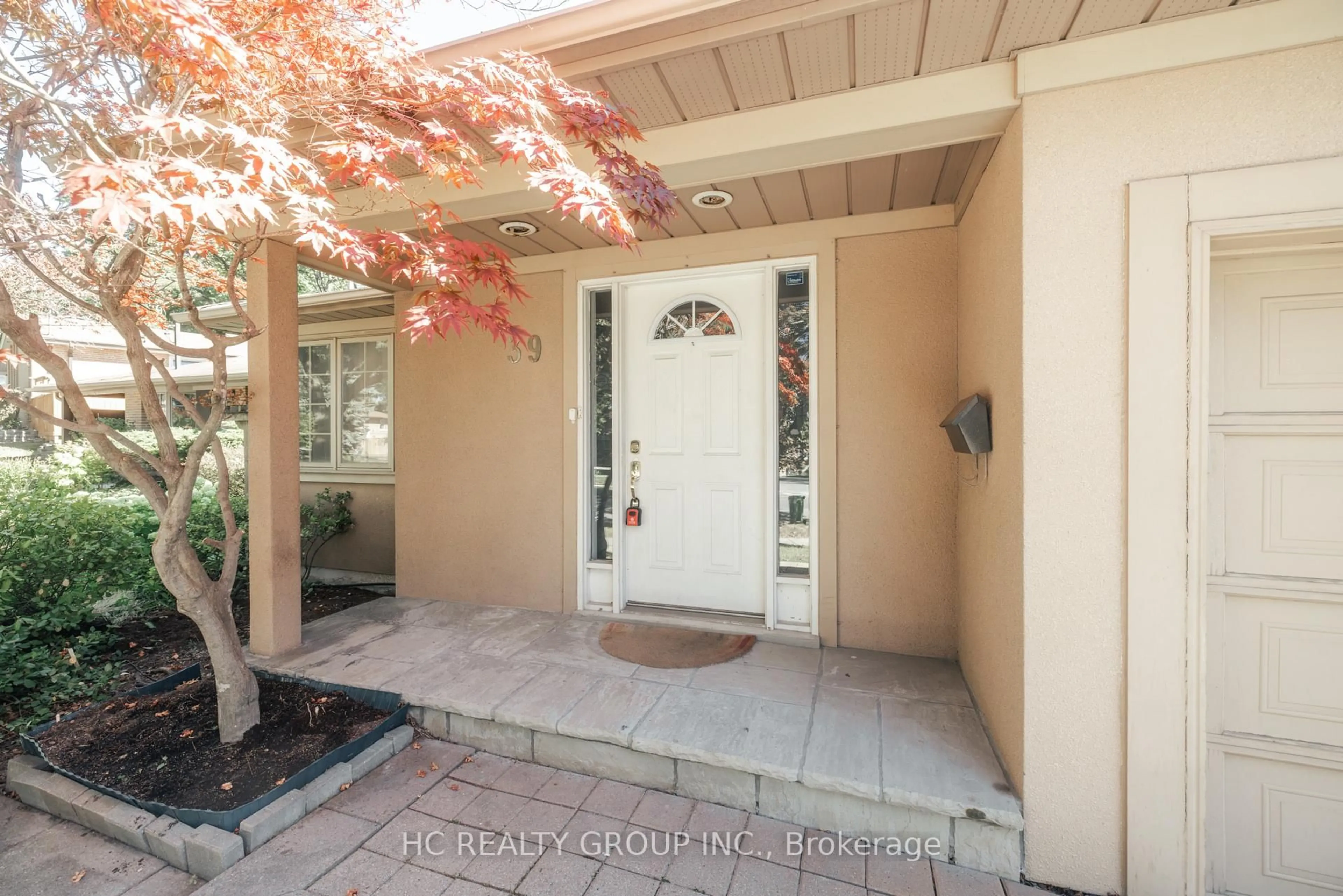 Indoor entryway for 39 Dallington Dr, Toronto Ontario M2J 2G4