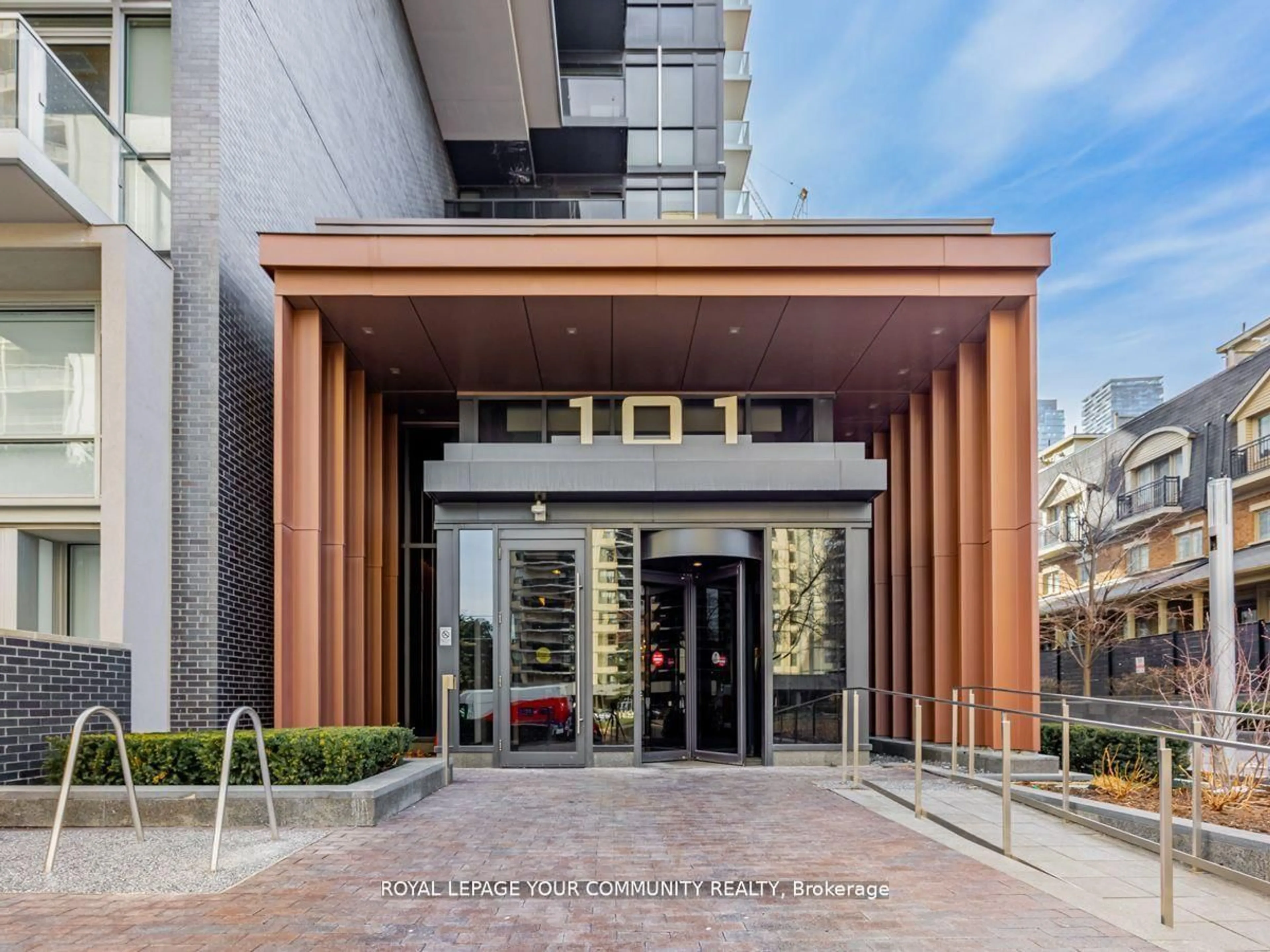 Indoor foyer for 101 Erskine Ave #1402, Toronto Ontario M4P 1Y5