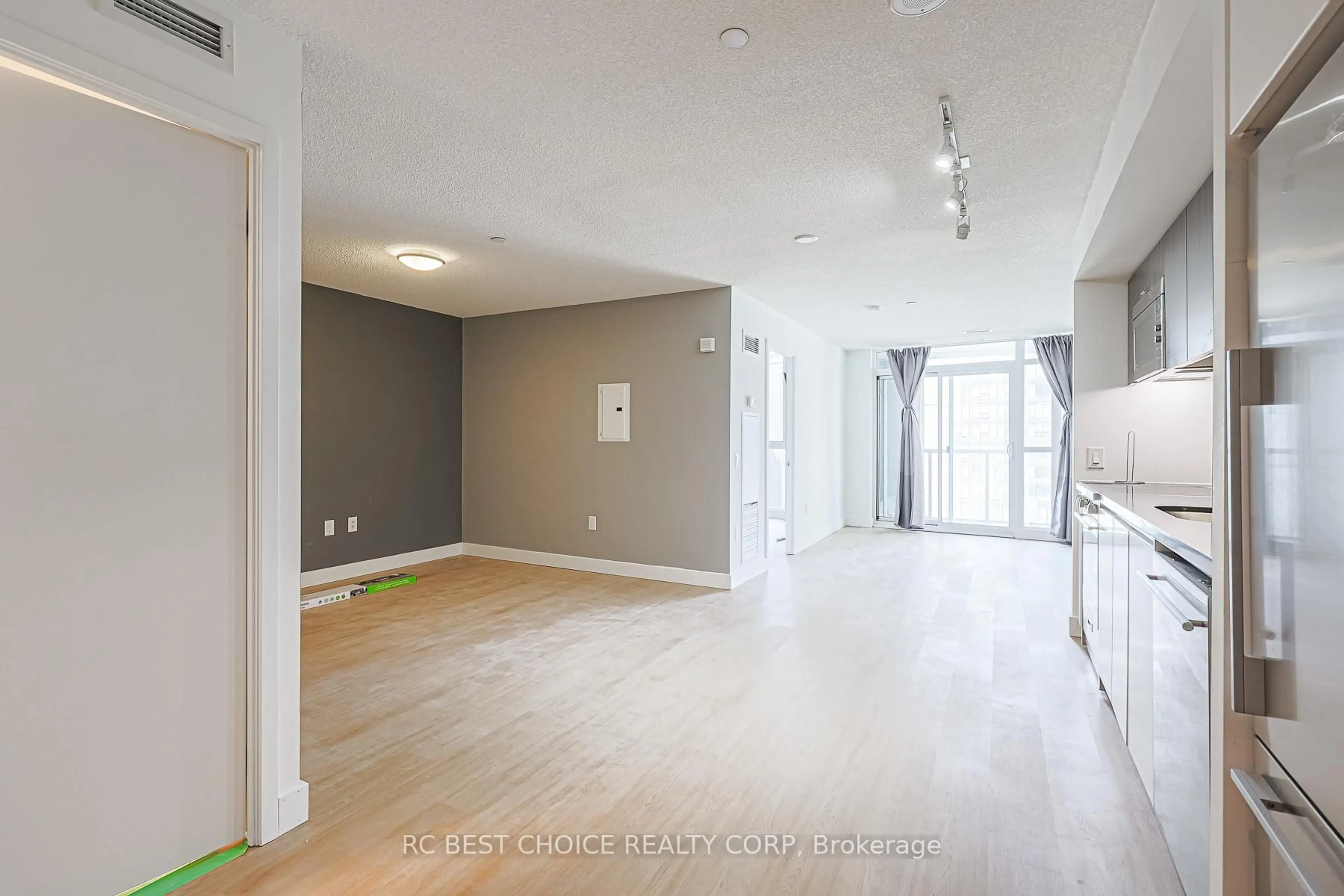 Unknown for 75 Queens Wharf Rd #616, Toronto Ontario M5V 0J8
