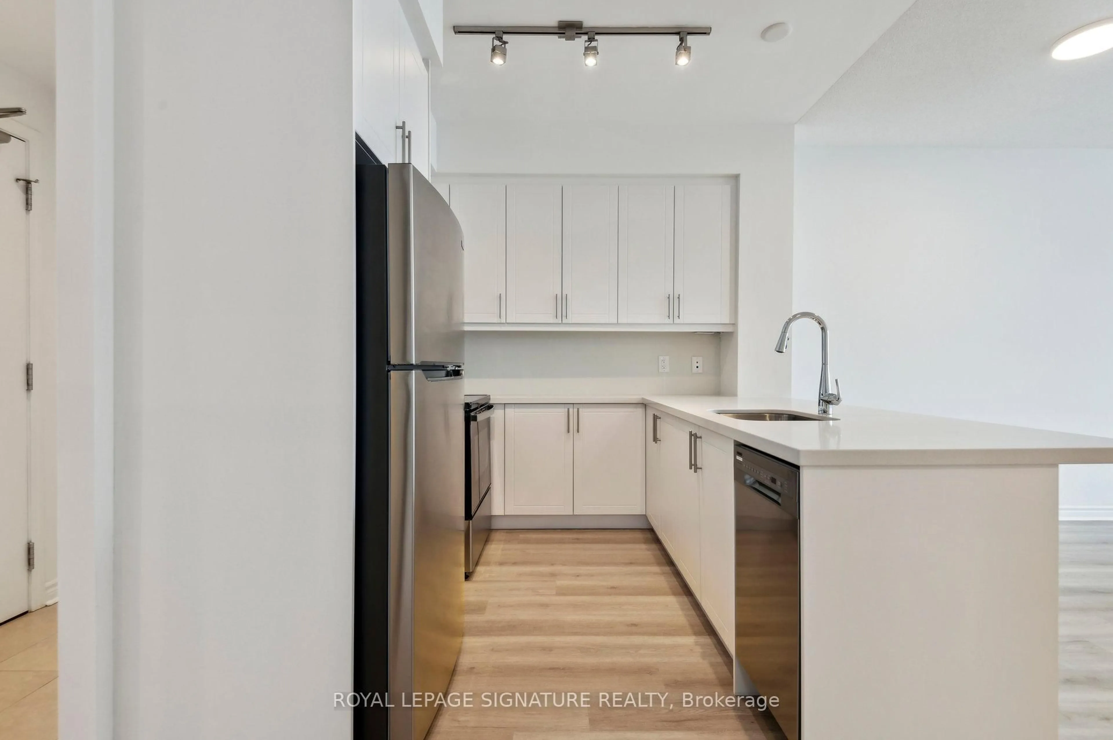 Standard kitchen, unknown for 2885 Bayview Ave #233, Toronto Ontario M2K 0A3