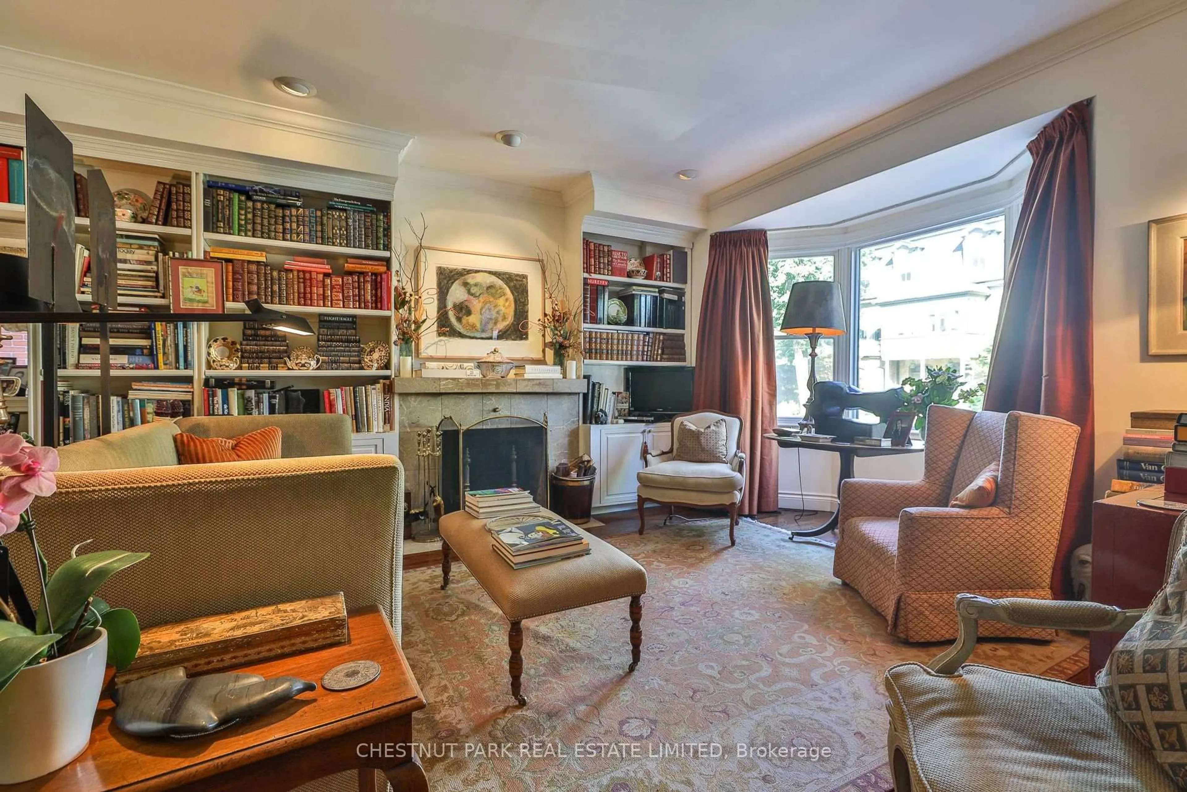 Living room with furniture, unknown for 17 Bernard Ave, Toronto Ontario M5R 1R3