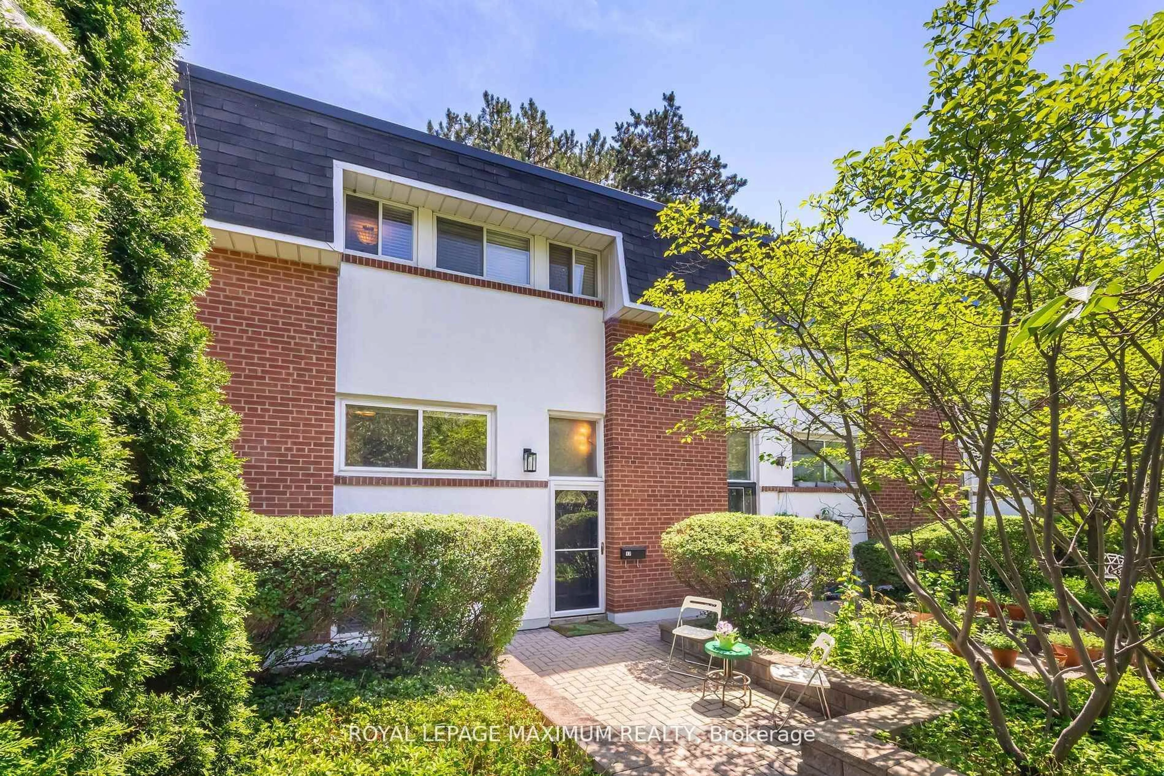 Home with brick exterior material, street for 90 George Henry Blvd #17, Toronto Ontario M2J 1E7