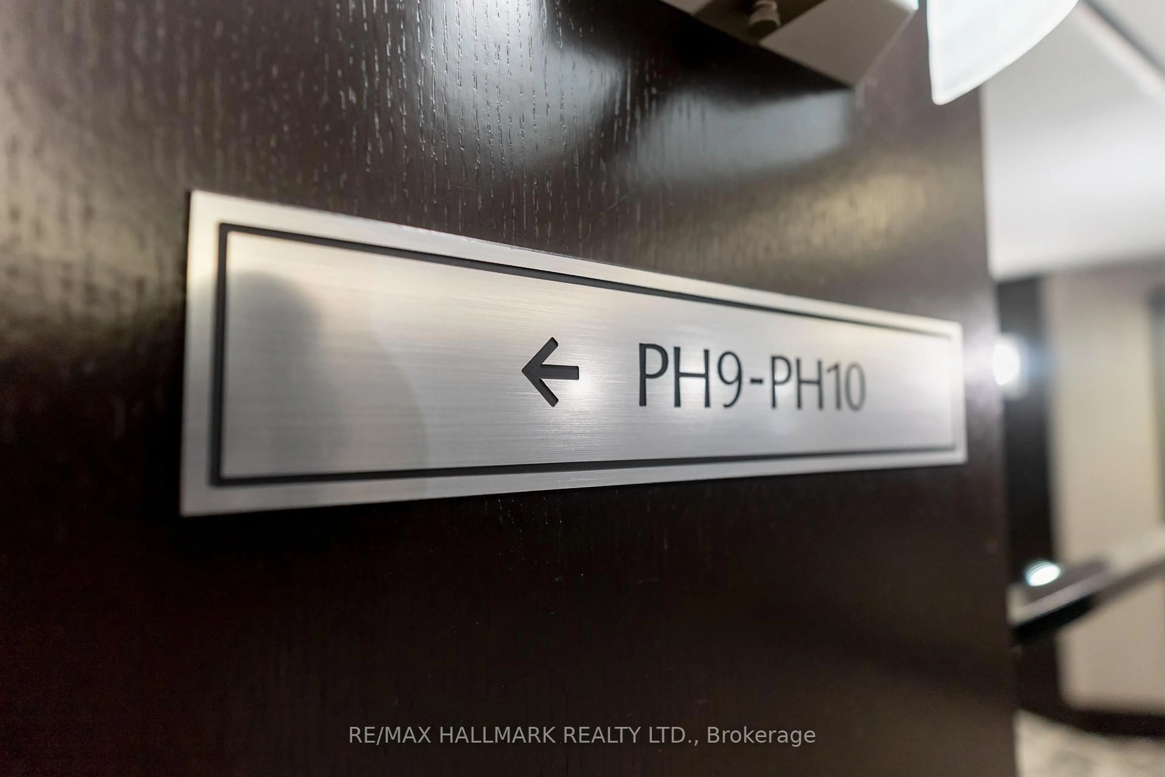 Blurry image for 10 Queens Quay #Ph9, Toronto Ontario M5J 2R9