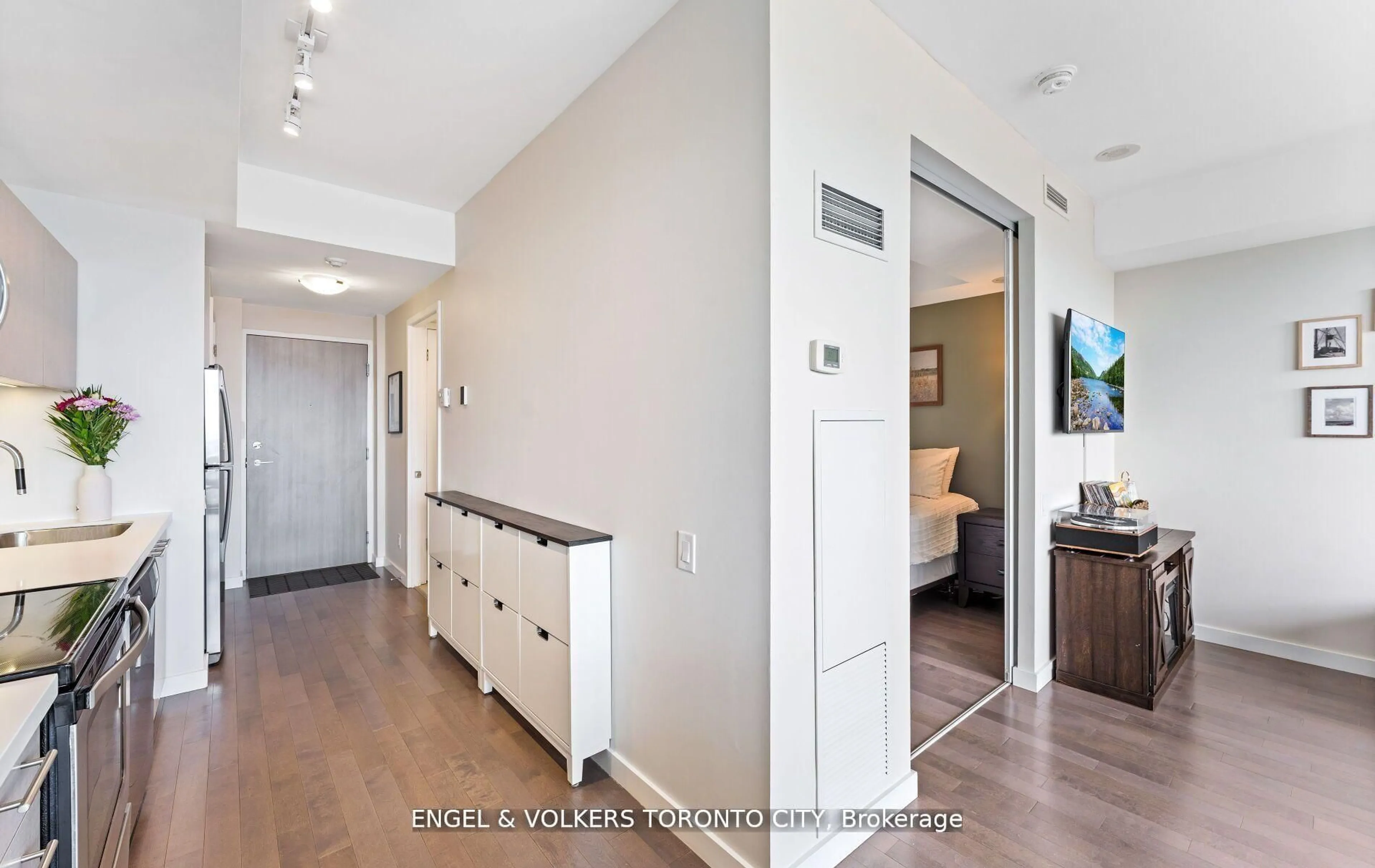 Indoor entryway for 70 Distillery Lane #2105, Toronto Ontario M5A 0E3