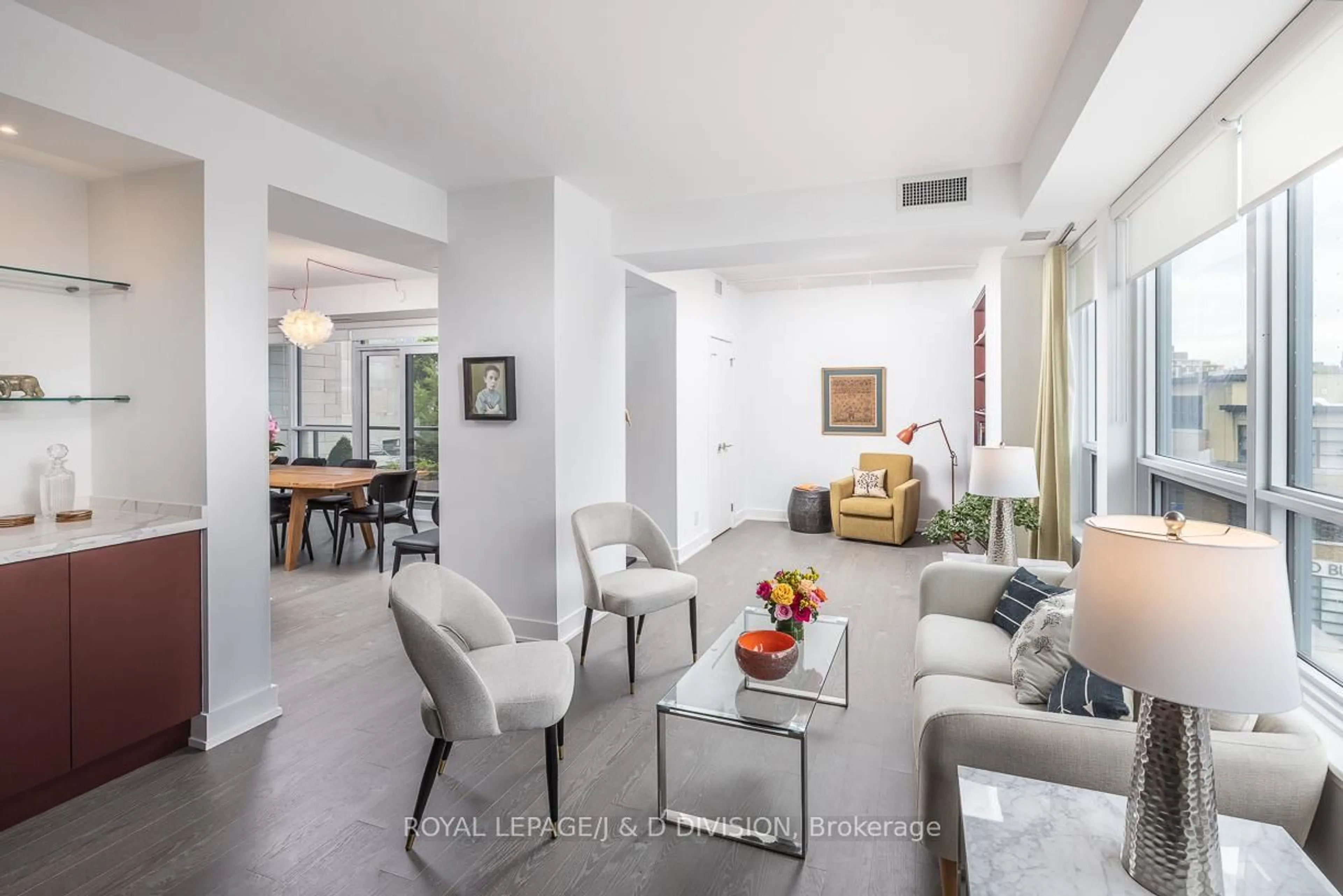 Living room with furniture, ceramic/tile floor for 181 Bedford Rd #309, Toronto Ontario M5R 3P8