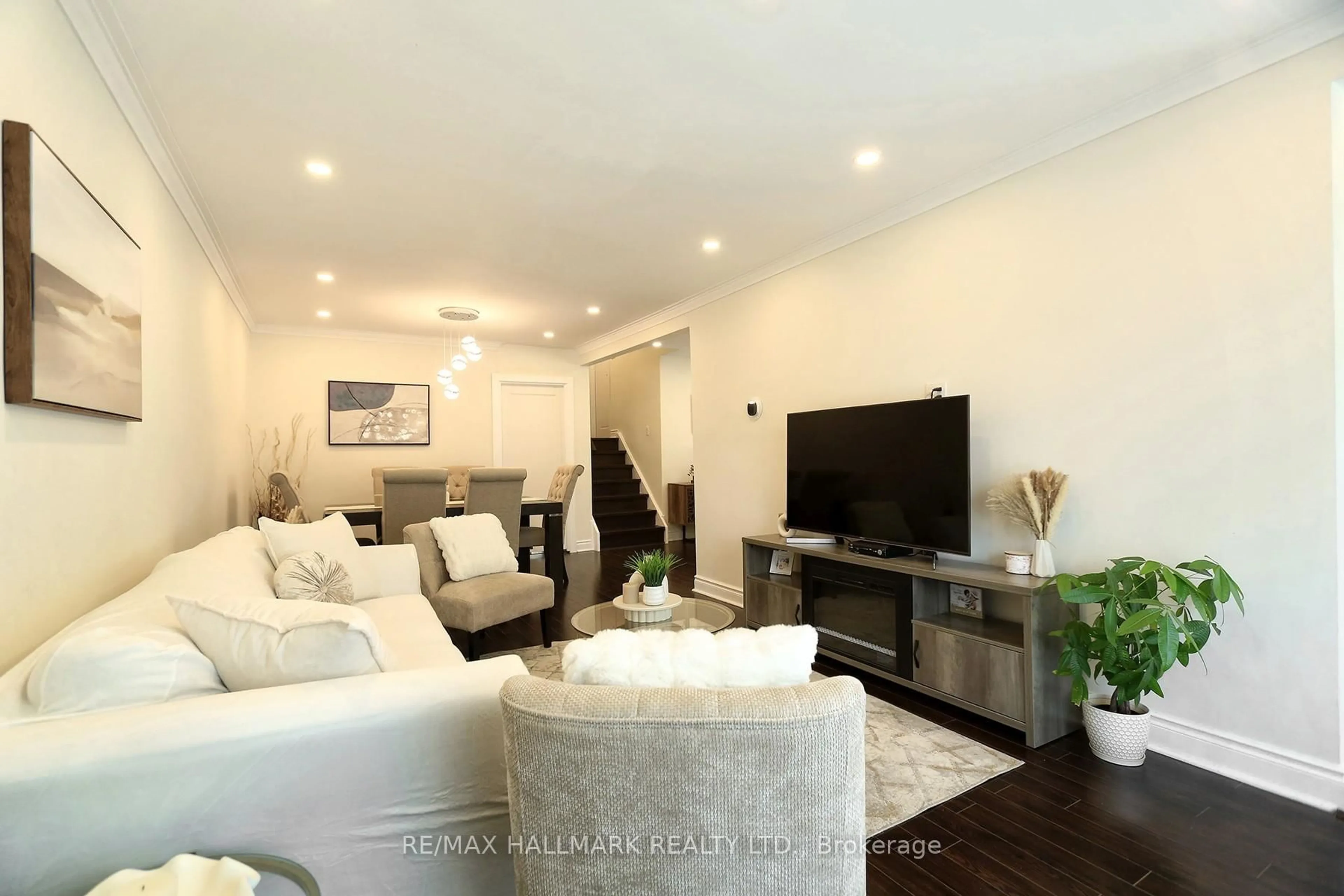 Living room with furniture, unknown for 38 Santa Barbara Rd, Toronto Ontario M2N 2C2