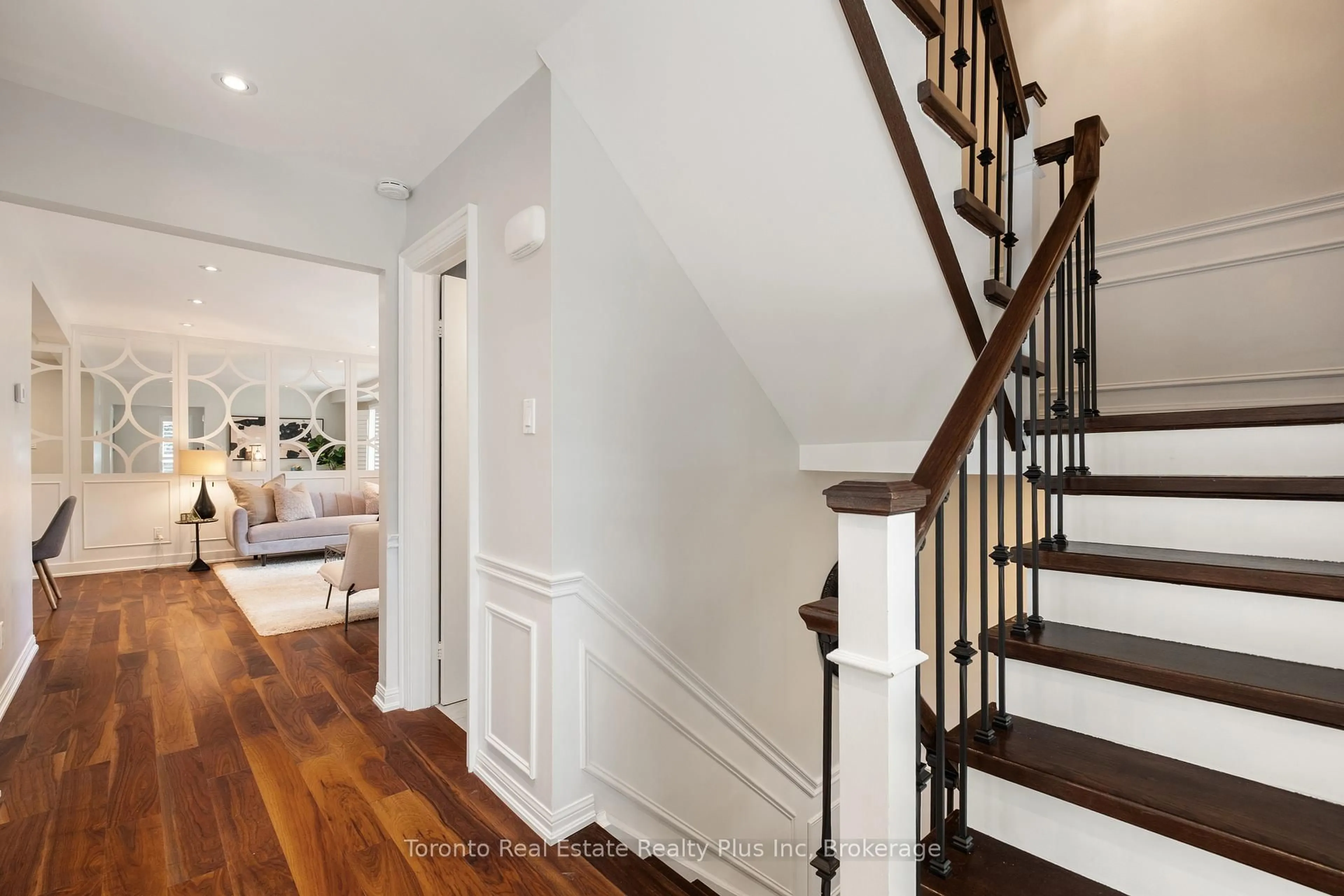 Indoor entryway for 29 Anvil Millway, Toronto Ontario M2L 1P9