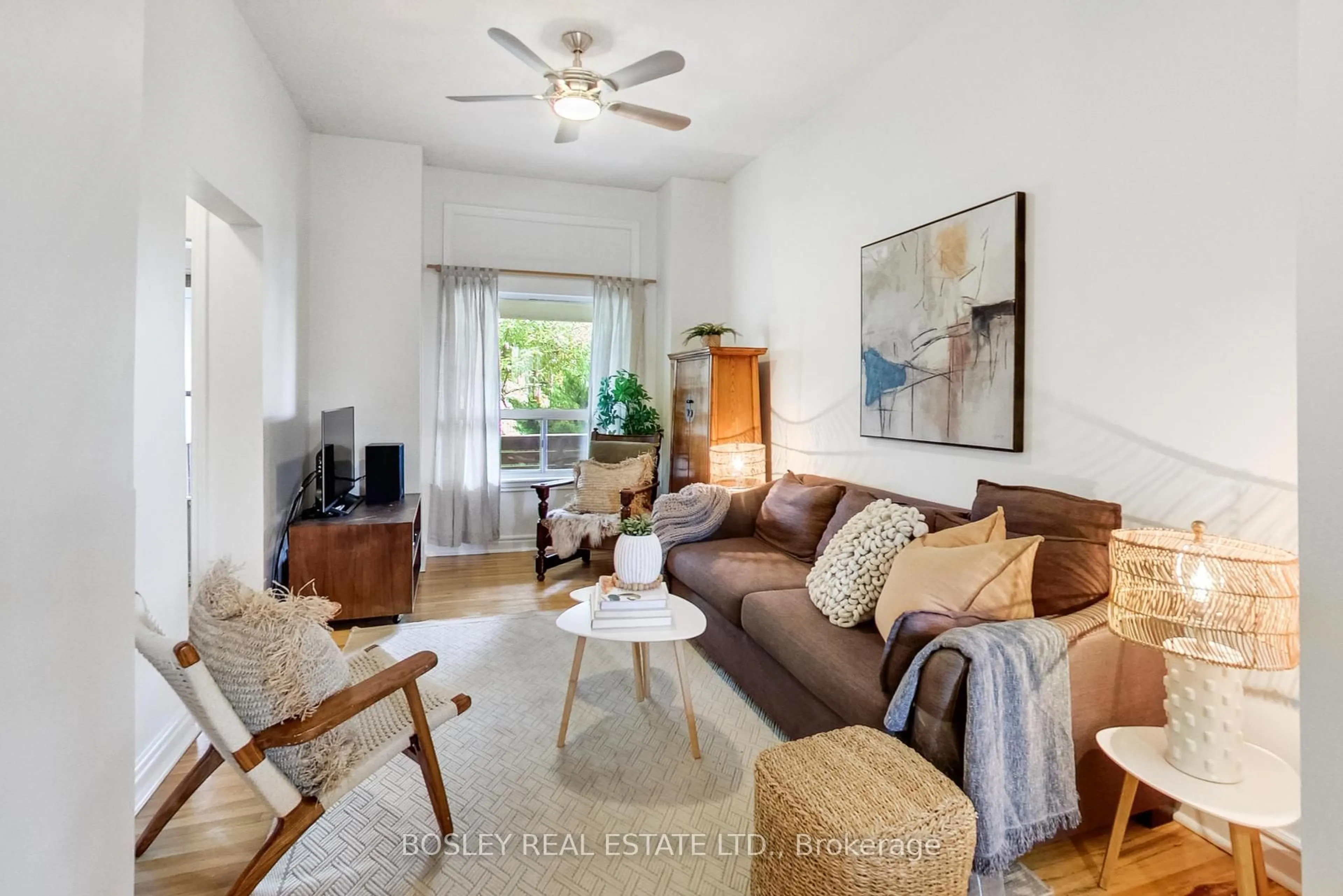 Living room with furniture, unknown for 127 Lindsey Ave, Toronto Ontario M6H 1E5