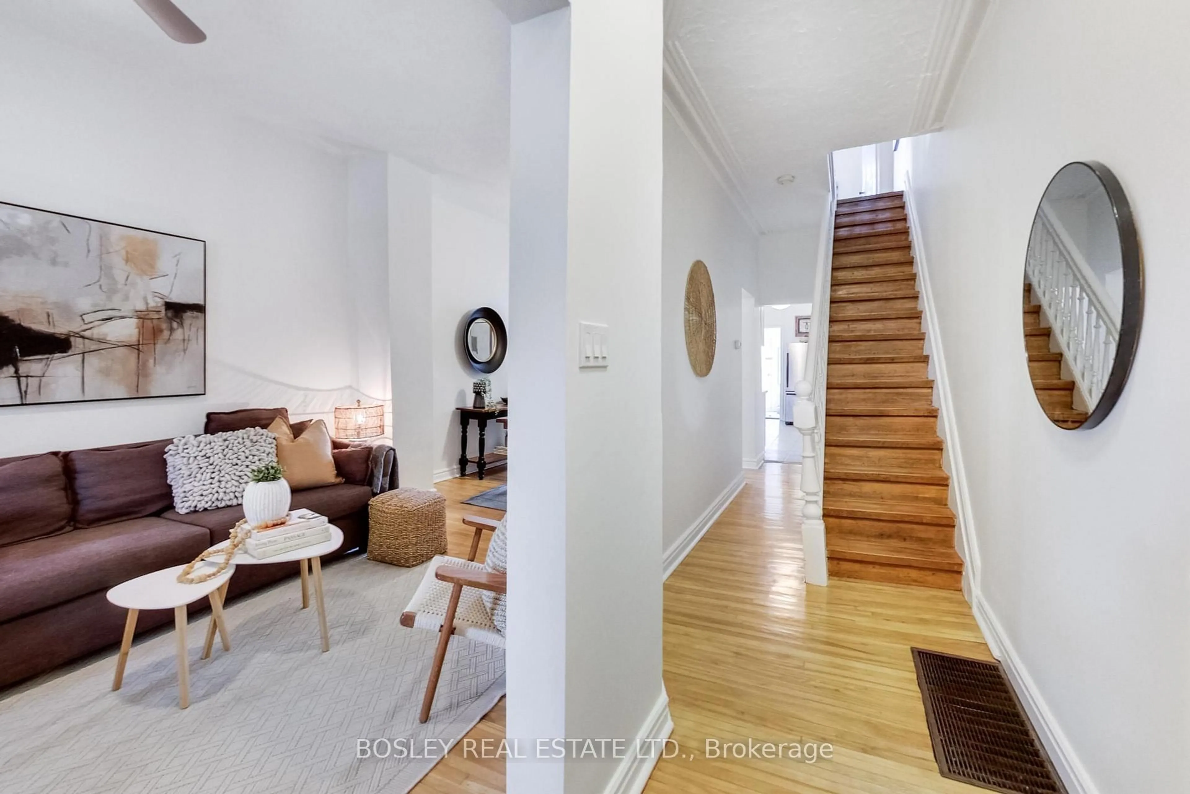 Indoor entryway for 127 Lindsey Ave, Toronto Ontario M6H 1E5