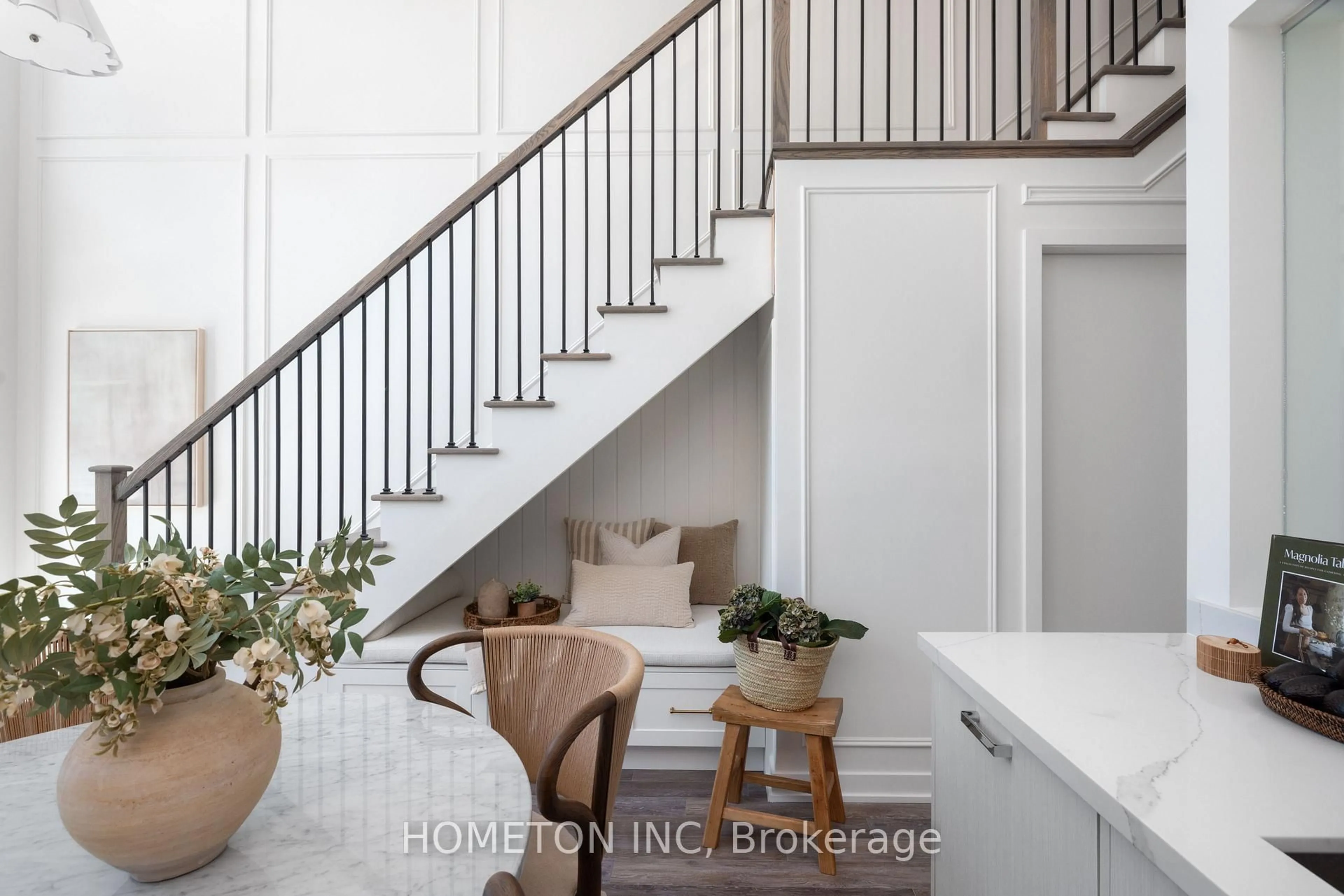 Indoor entryway for 254 Lawrence Ave #TH102, Toronto Ontario M5M 1B1