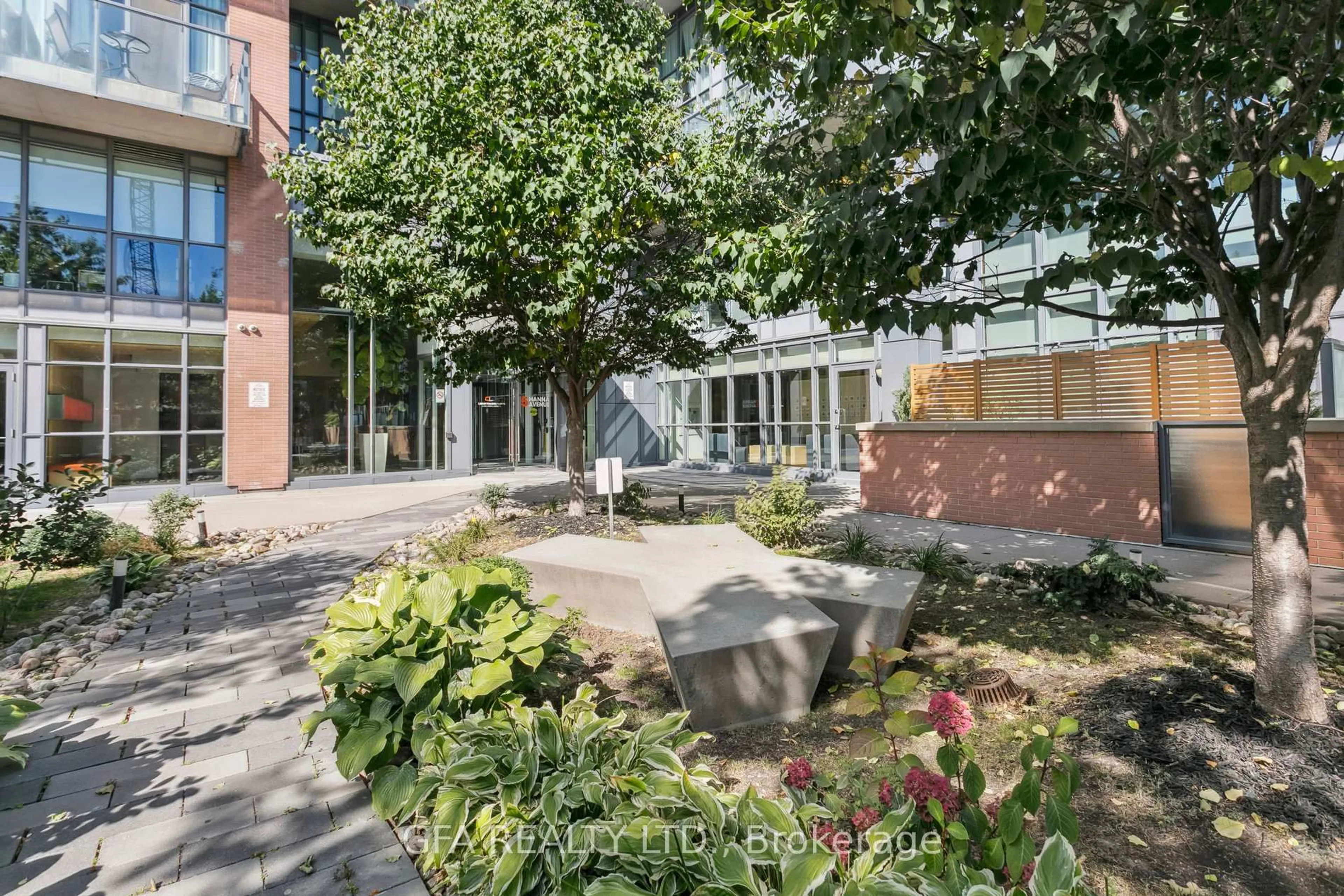 Indoor foyer for 5 Hanna Ave #438, Toronto Ontario M6K 0B3