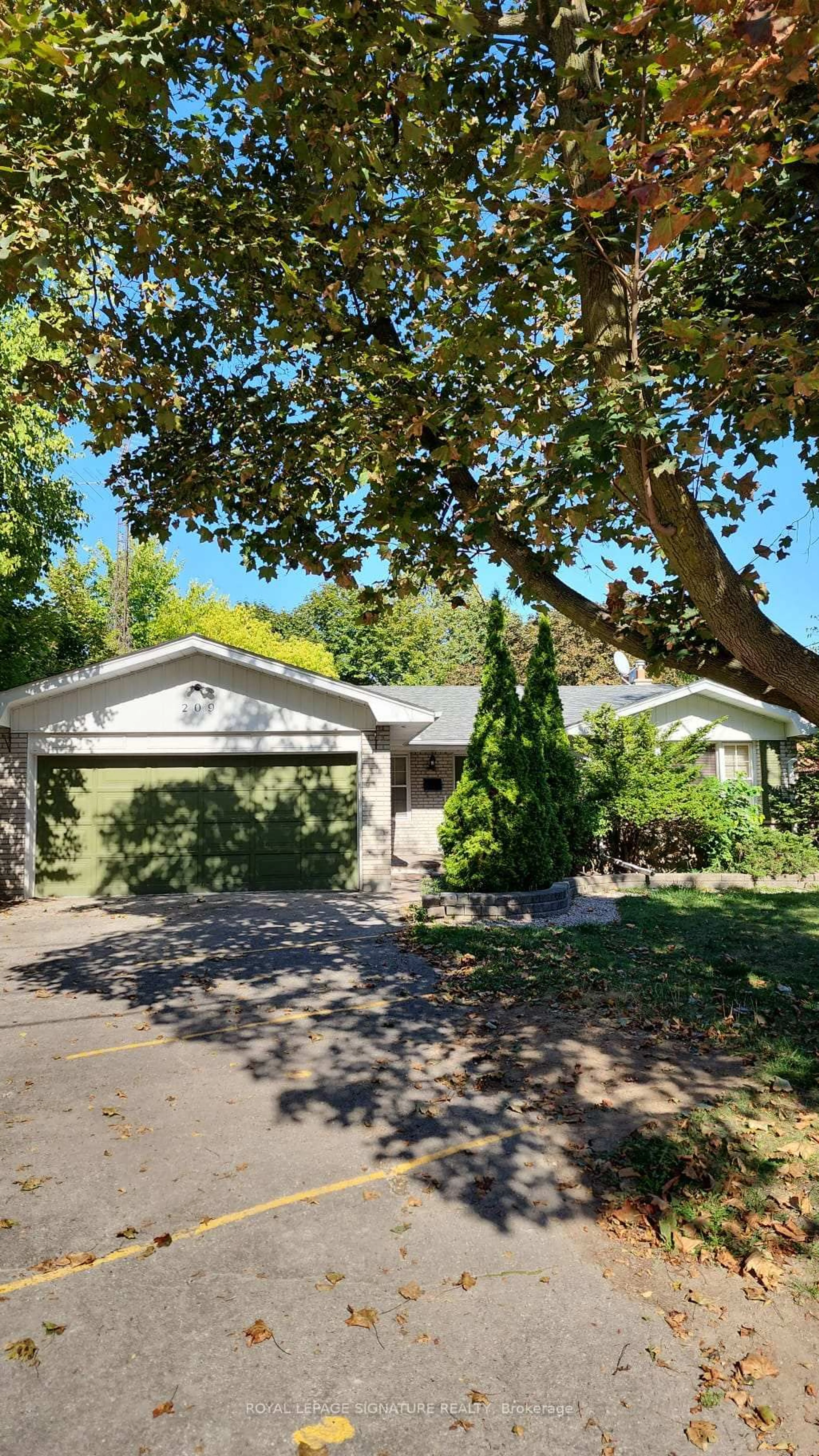 Home with vinyl exterior material, street for 209 Burbank Dr, Toronto Ontario M2K 1P5