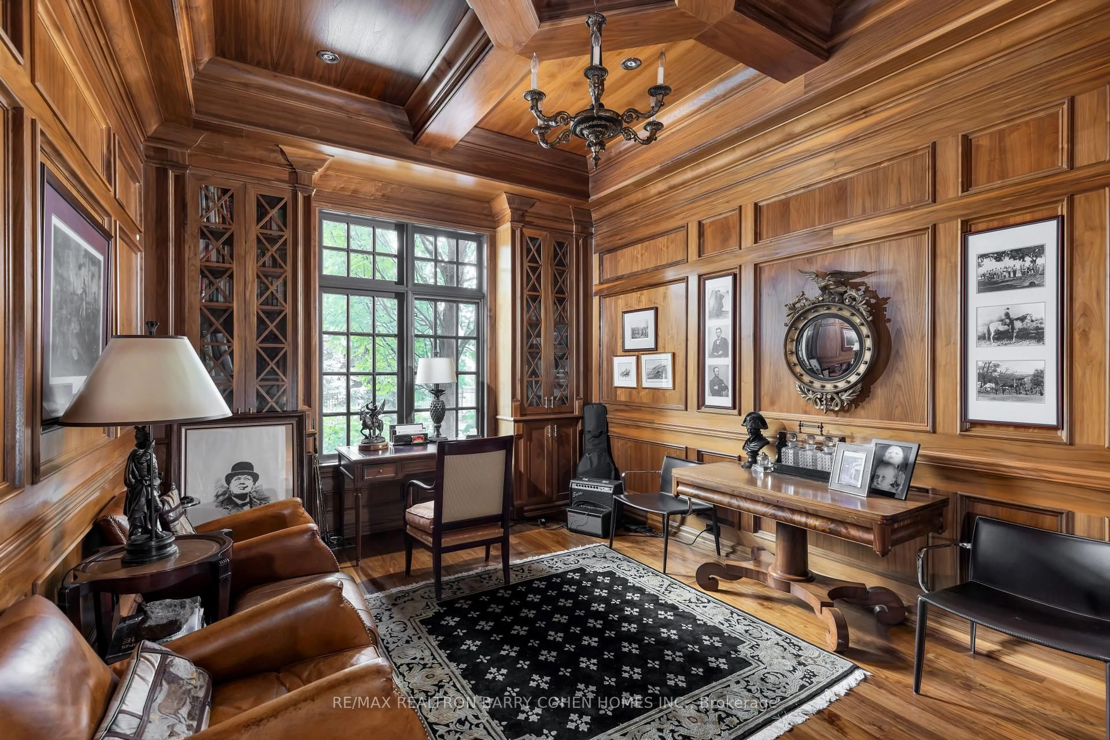 Indoor foyer for 76 Arjay Cres, Toronto Ontario M2L 1C7