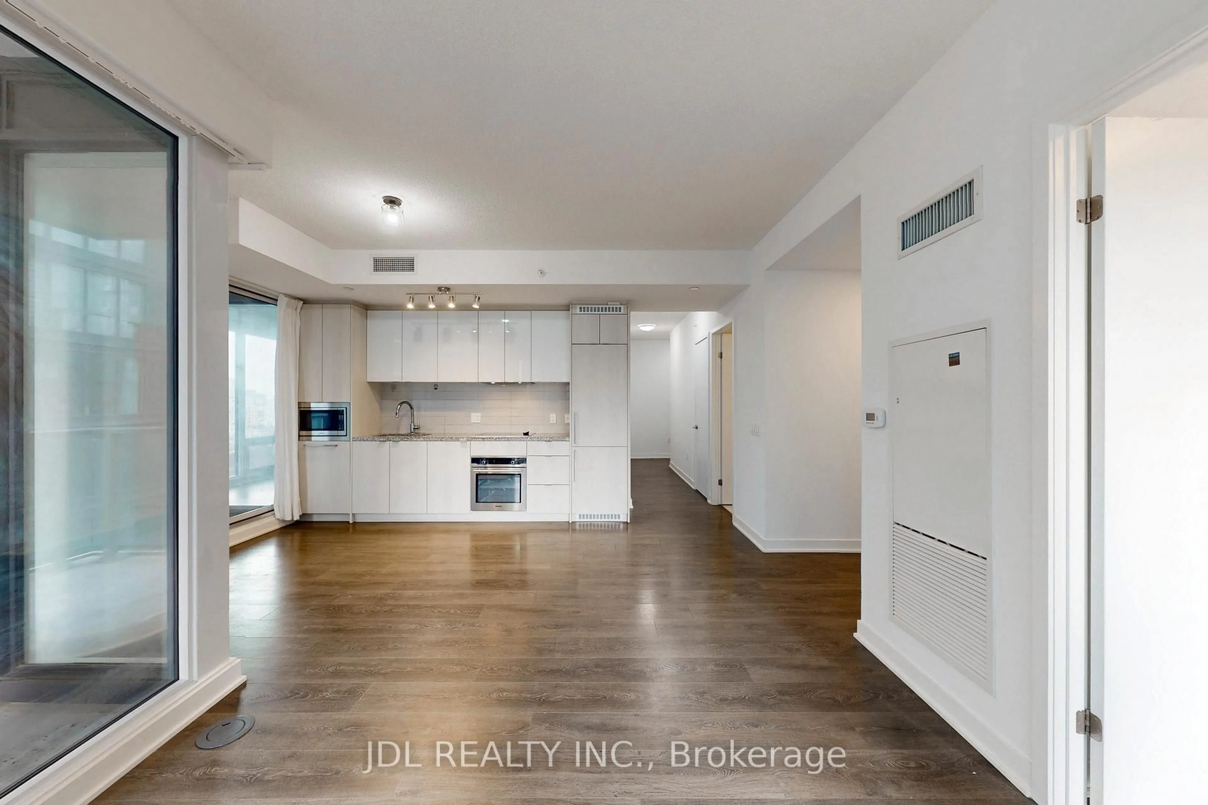 Open concept kitchen, unknown for 125 Blue Jays Way #1602, Toronto Ontario M5V 0C4