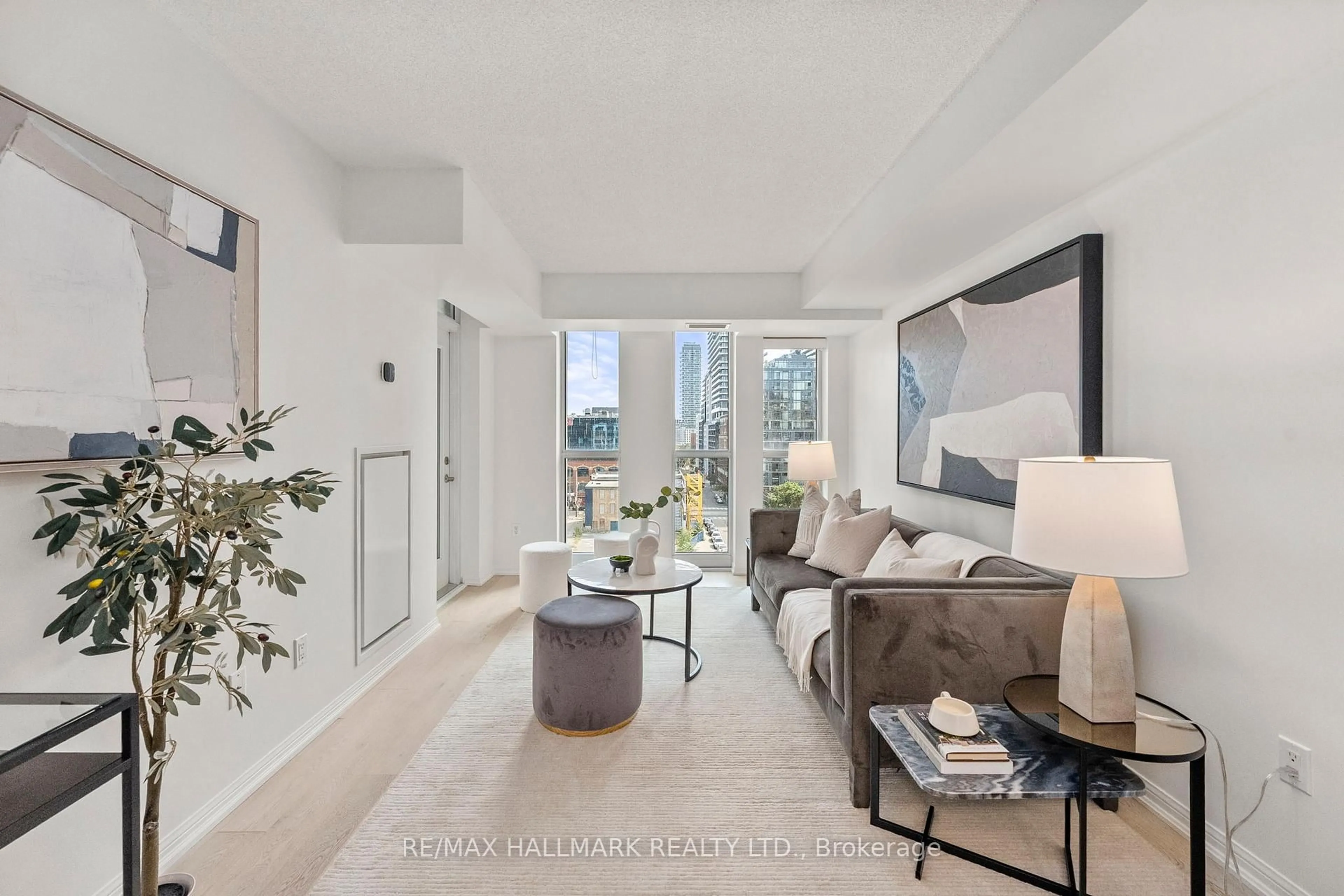 Living room with furniture, unknown for 400 Adelaide St #919, Toronto Ontario M5A 4S3