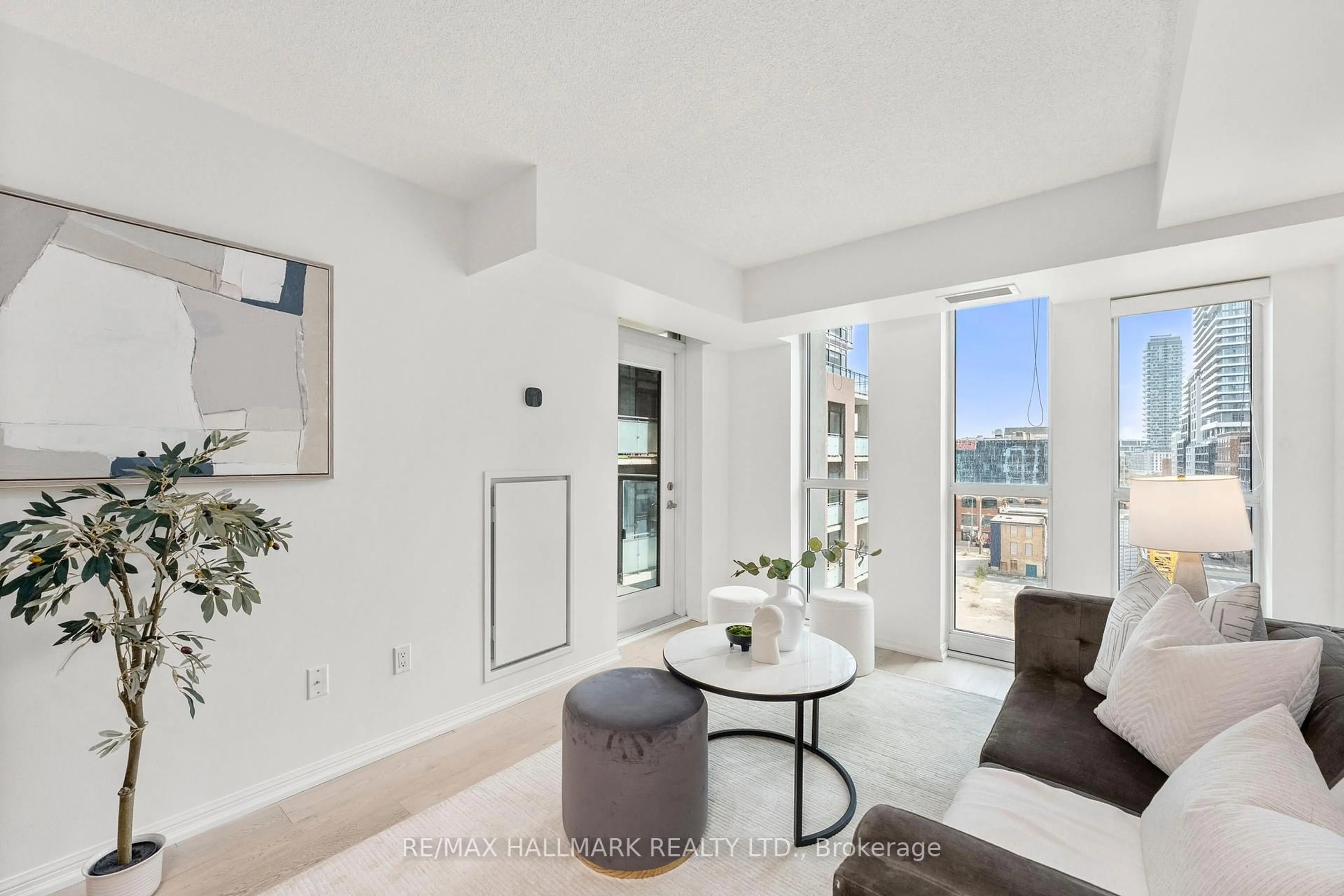 Living room with furniture, unknown for 400 Adelaide St #919, Toronto Ontario M5A 4S3