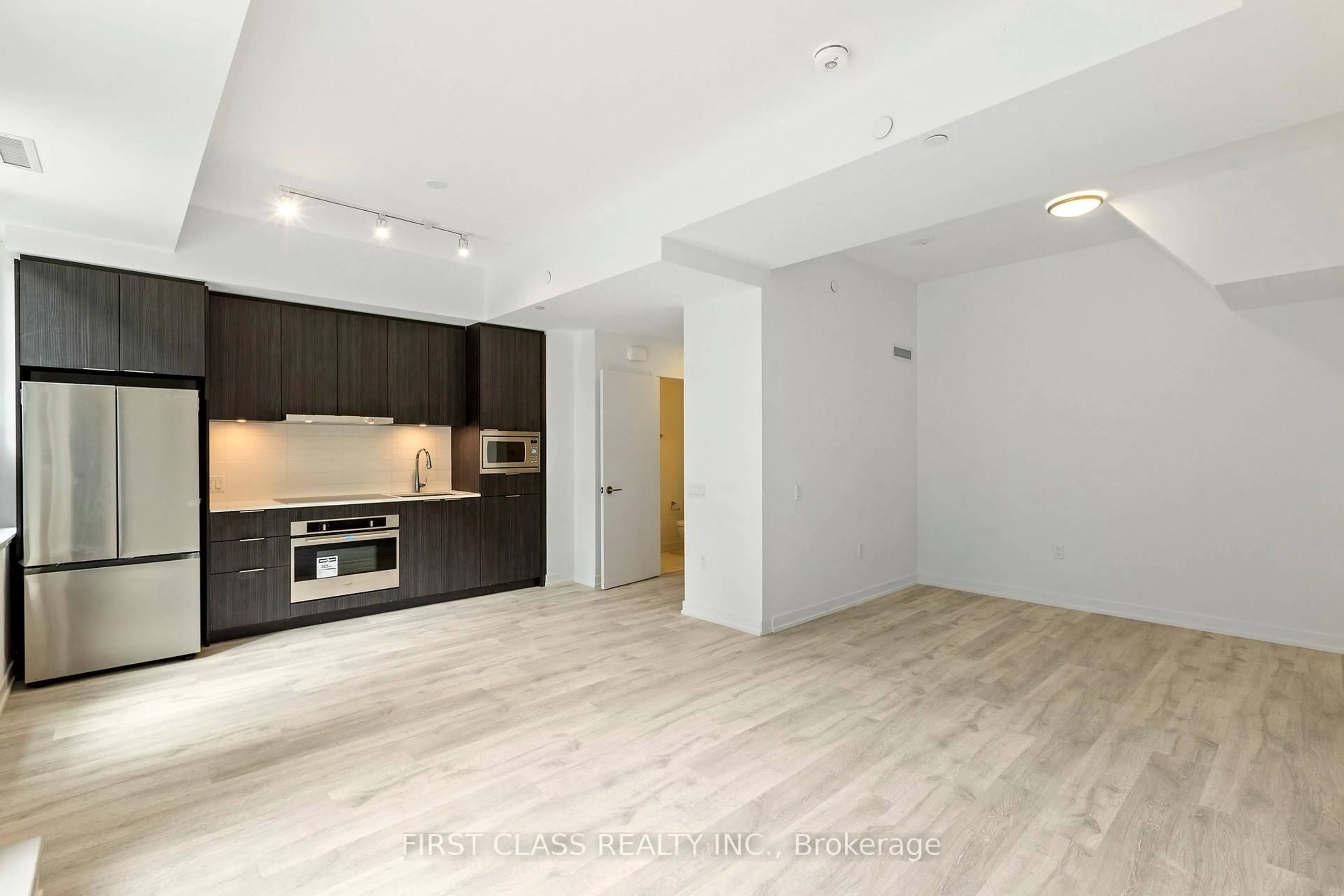 Open concept kitchen, wood/laminate floor for 8 Olympic Gdn Dr #N329, Toronto Ontario M2M 0B9