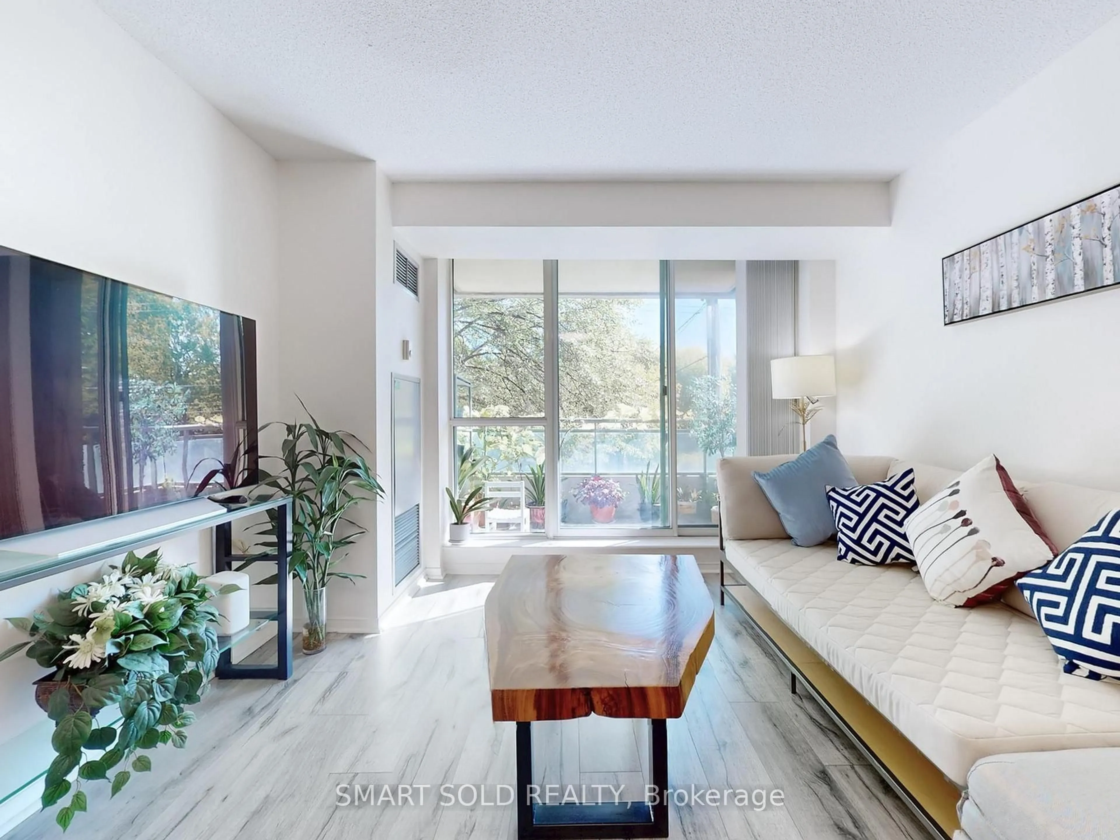 Living room with furniture, unknown for 39 Pemberton Ave #210, Toronto Ontario M2M 4L6