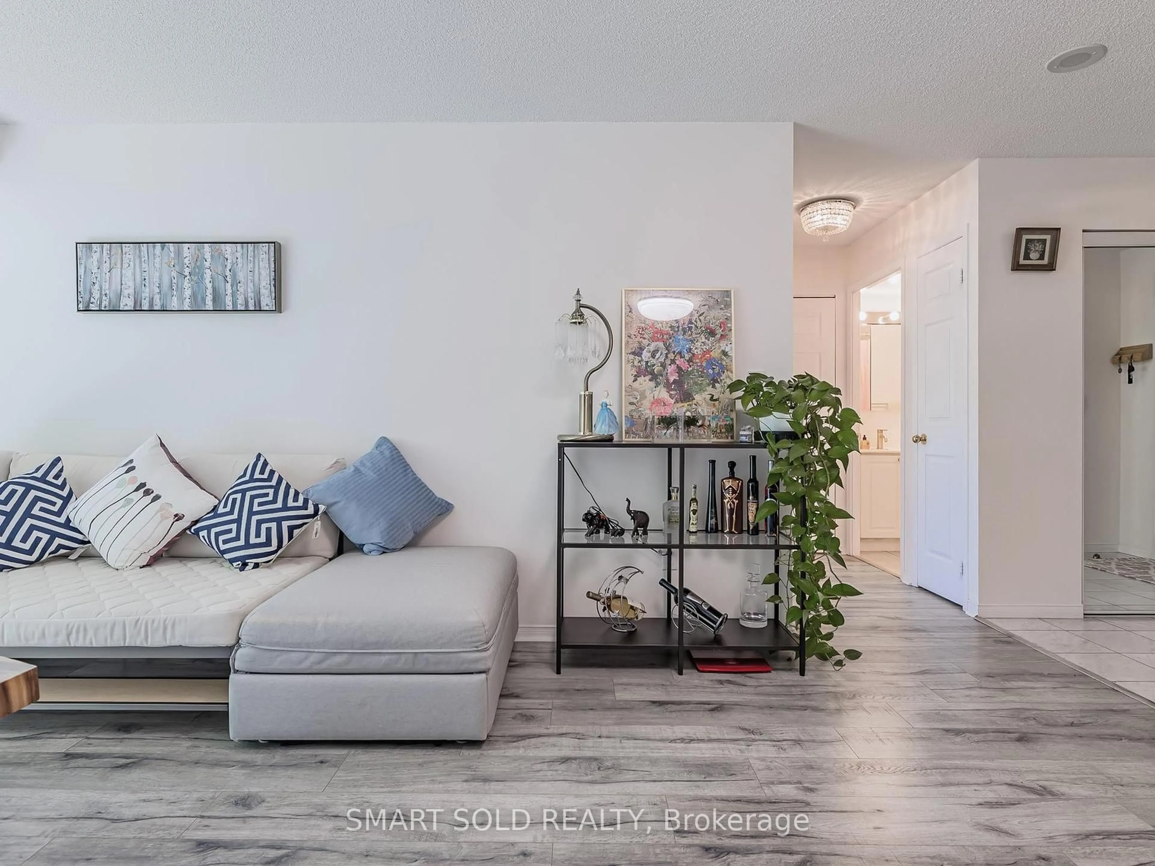 Living room with furniture, unknown for 39 Pemberton Ave #210, Toronto Ontario M2M 4L6