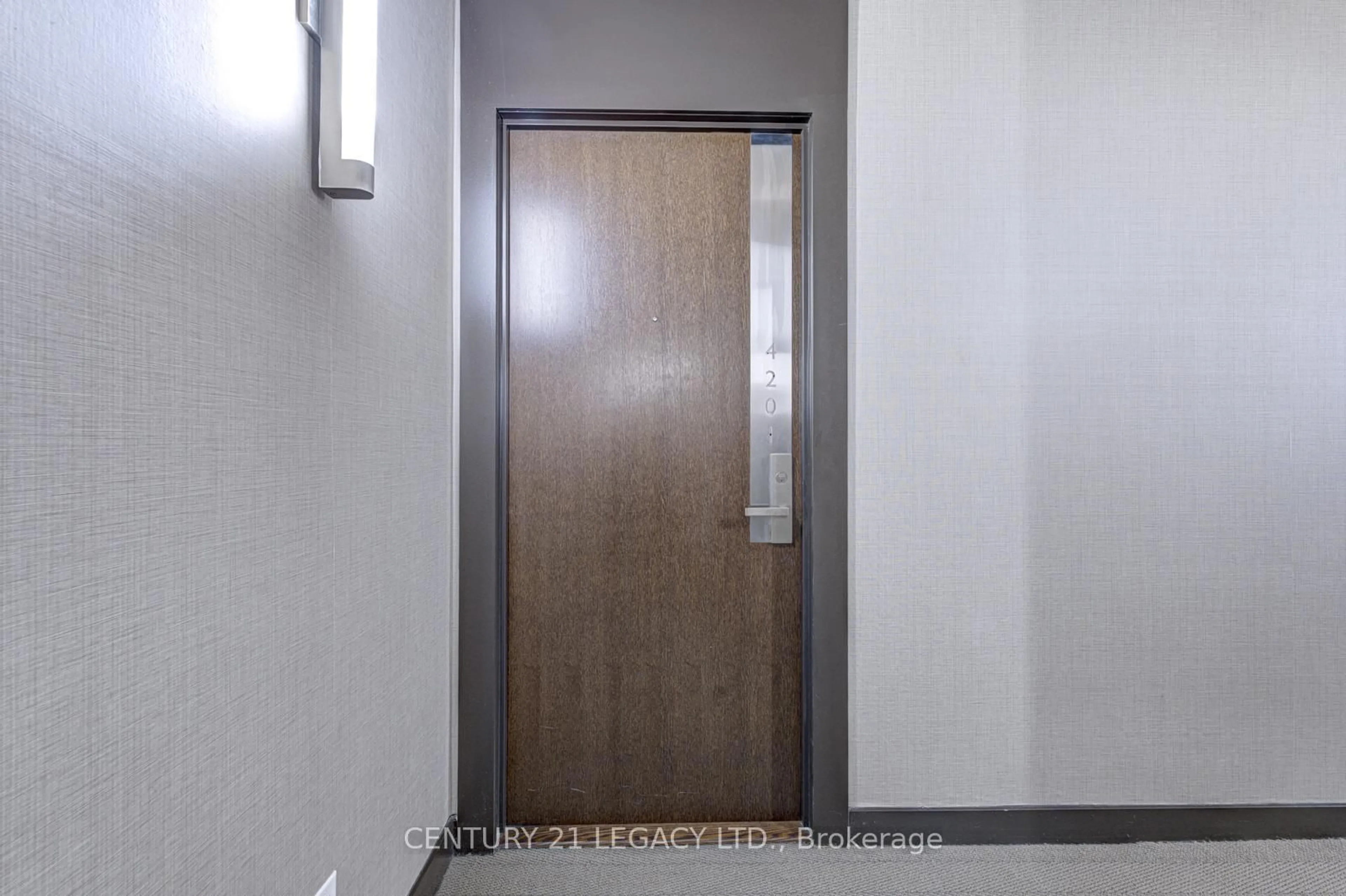 Indoor foyer for 70 Temperance St #4201, Toronto Ontario M5H 4E8