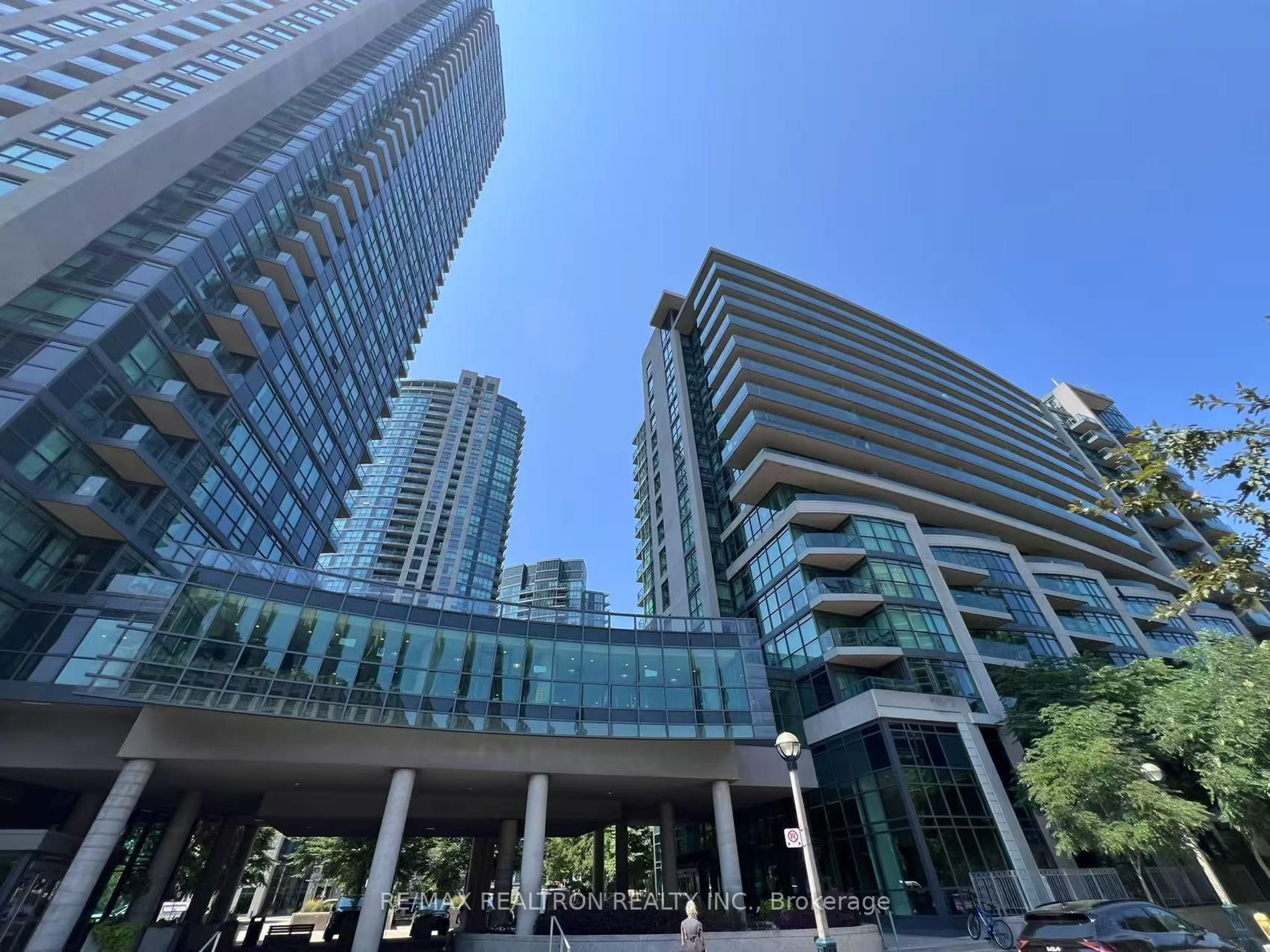 Indoor foyer for 209 Fort York Blvd #969, Toronto Ontario M5V 4A1