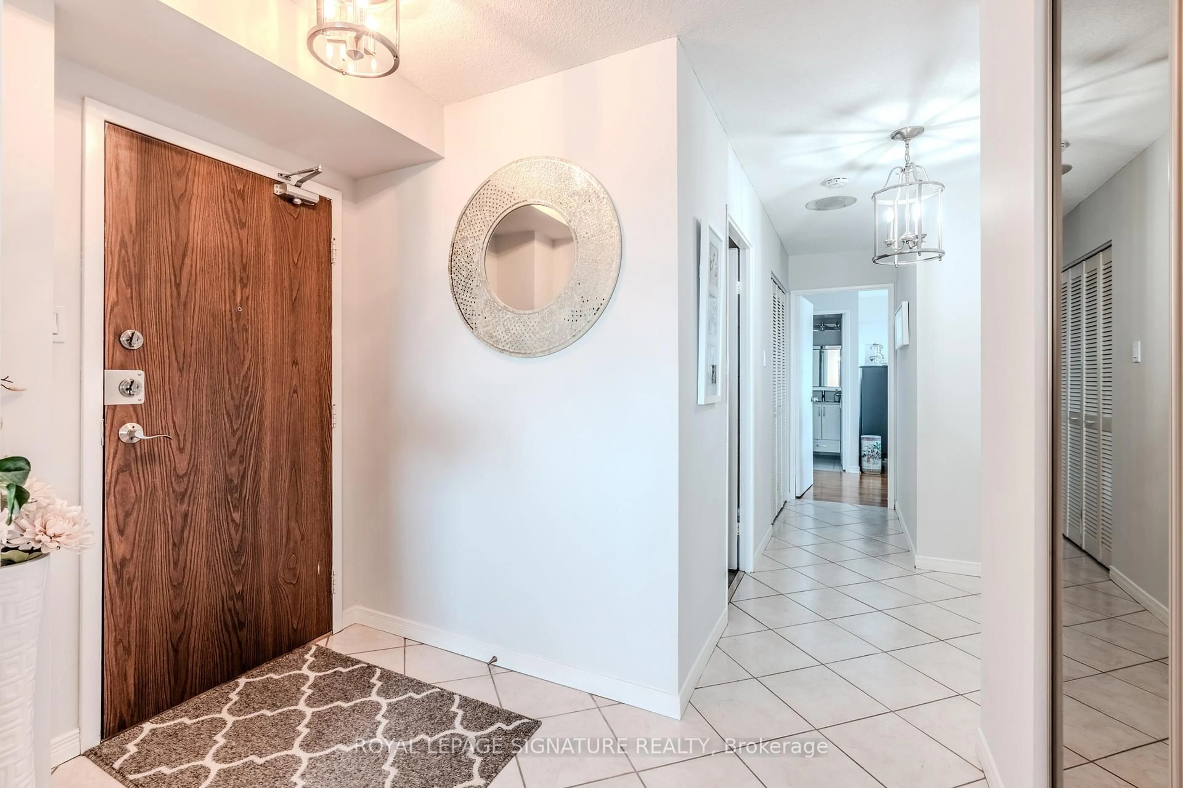 Indoor entryway for 133 Torresdale Ave #902, Toronto Ontario M2R 3T2