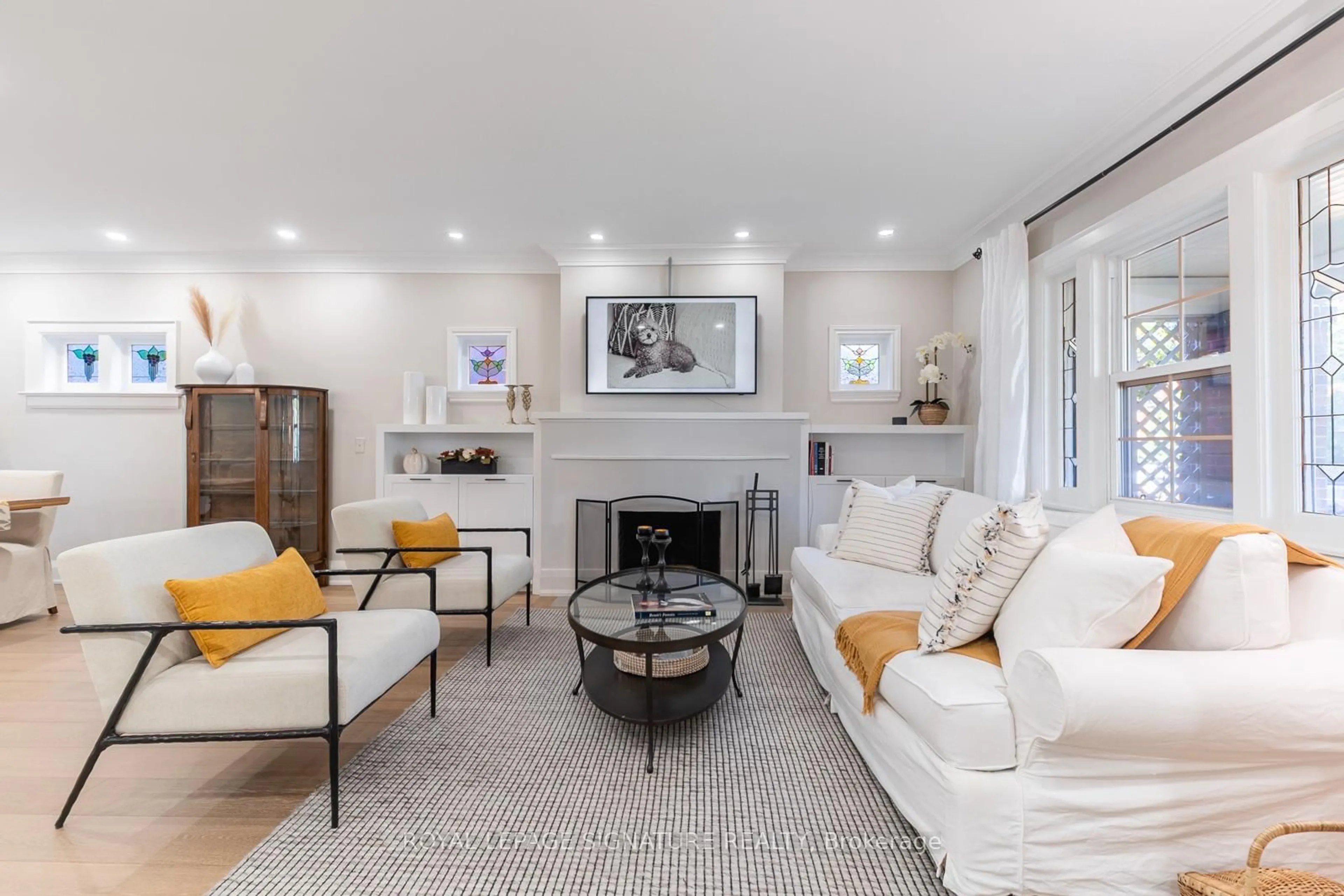 Living room with furniture, unknown for 171 Melrose Ave, Toronto Ontario M5M 1Y9