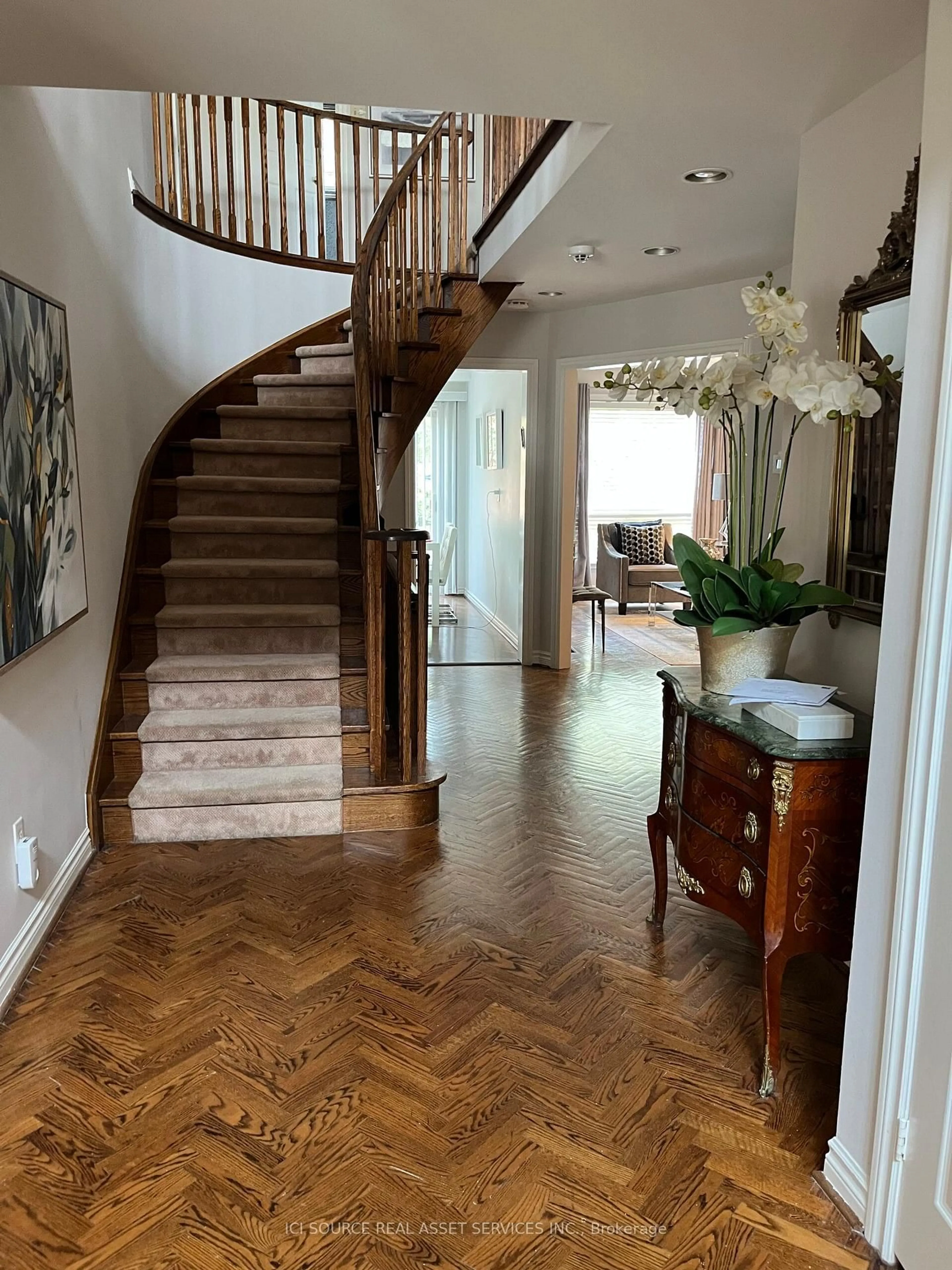 Indoor foyer for 104 Almore Ave, Toronto Ontario M3H 2H5