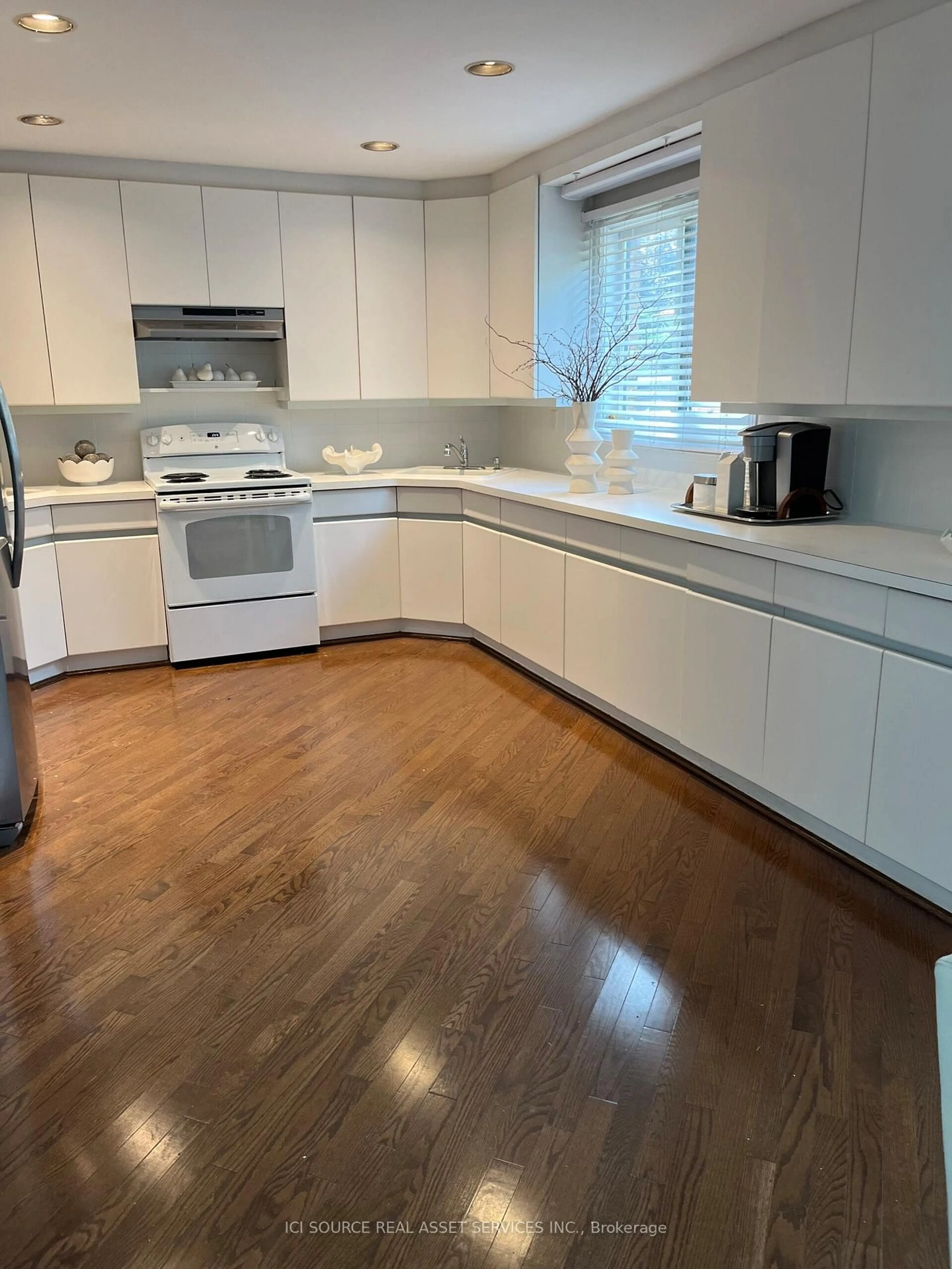 Open concept kitchen, unknown for 104 Almore Ave, Toronto Ontario M3H 2H5