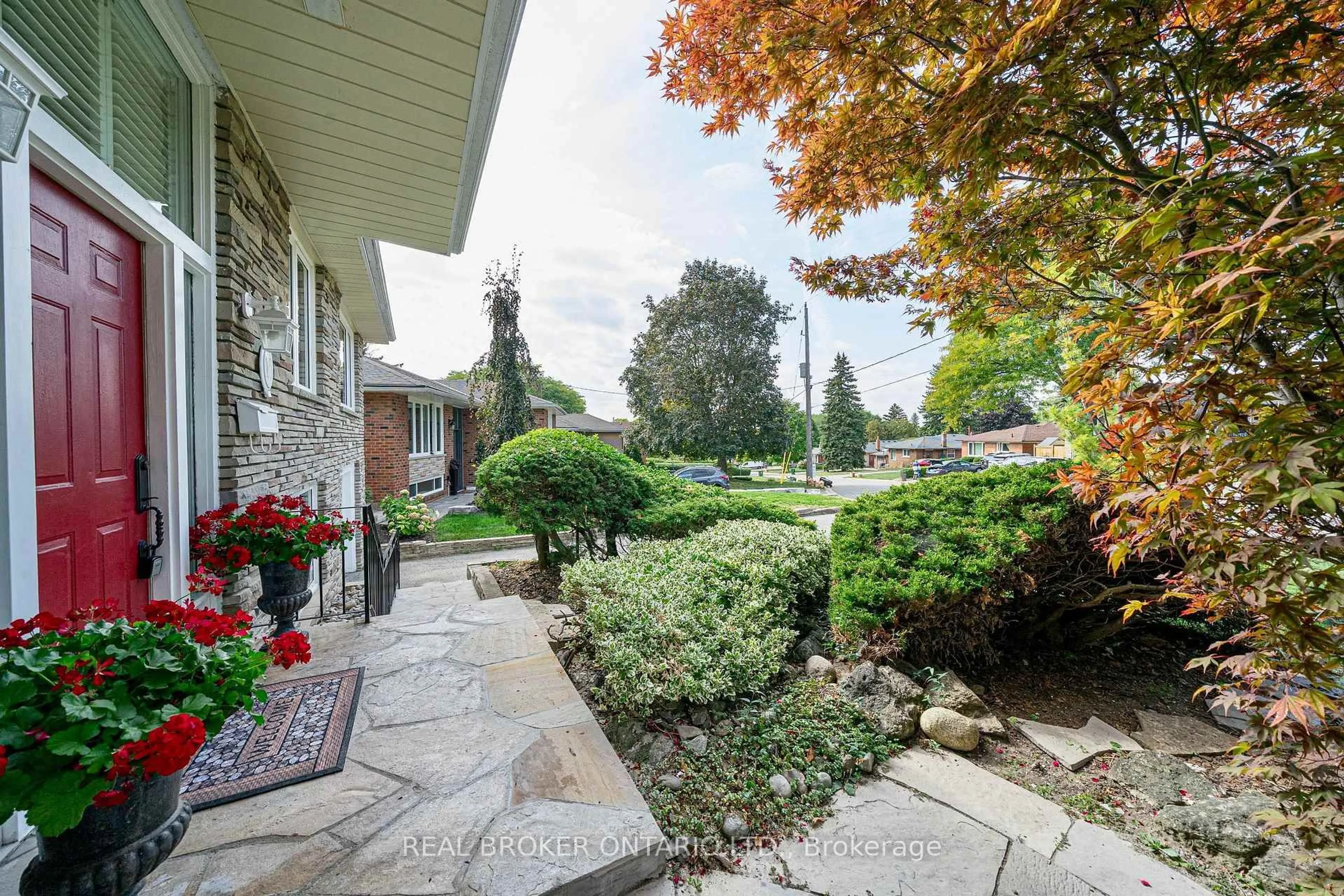 Patio, street for 15 Caronport Cres, Toronto Ontario M3A 1G9